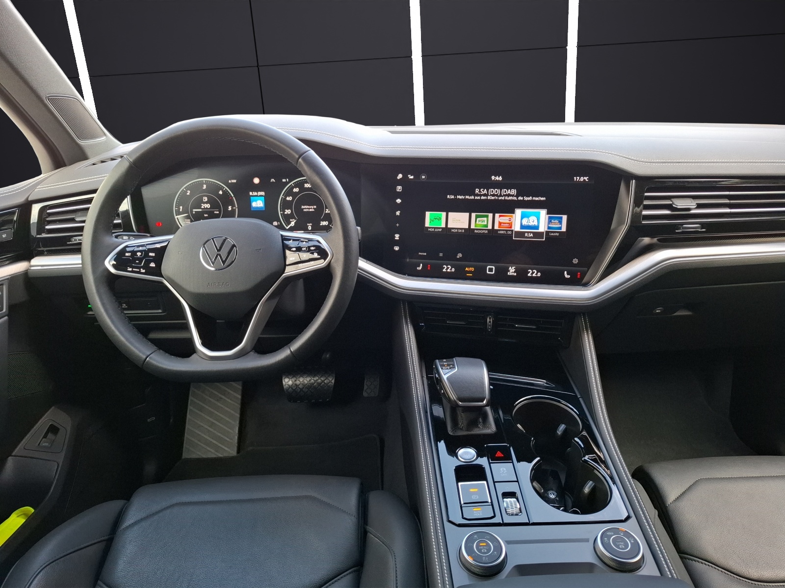 Fahrzeugabbildung Volkswagen Touareg Edition StandHZG LUFT Matrix AHK Leder Zuziehhilfe AkkustikPaket Kamera ACC