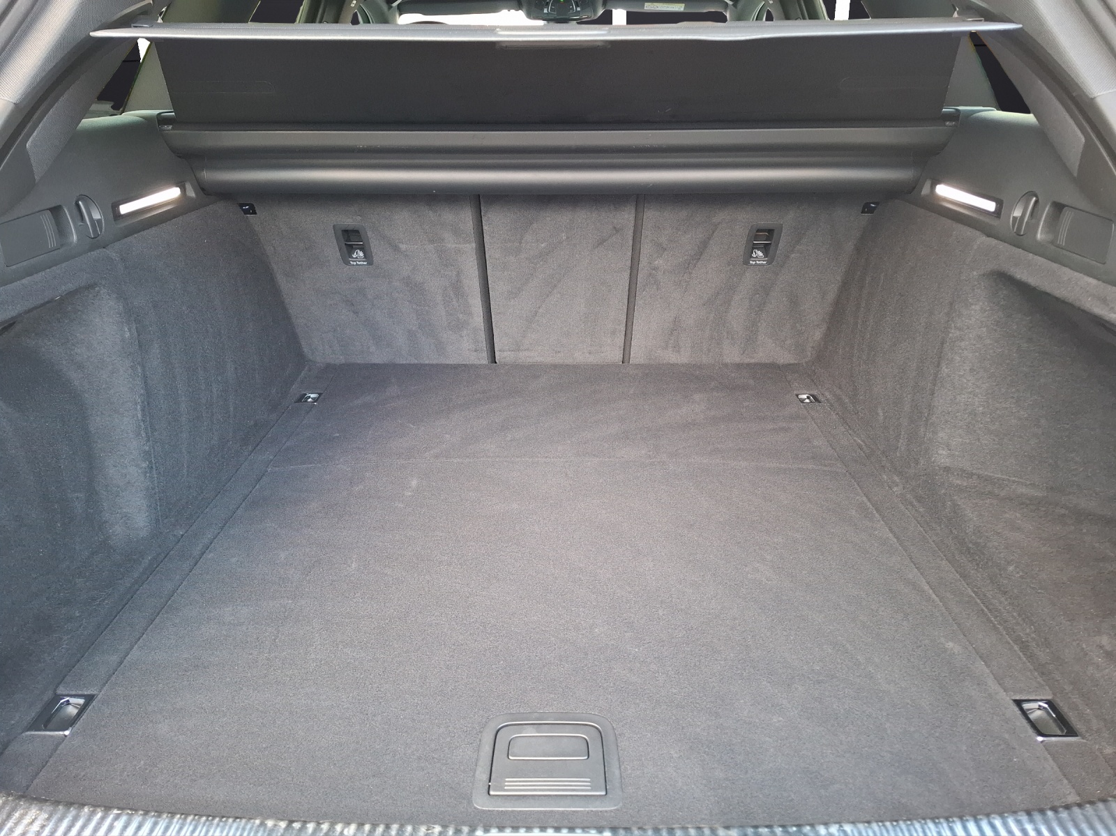 Fahrzeugabbildung Audi A4 Avant 35 TDI S-tronic LED Navi AID GRA RFK Leder SH