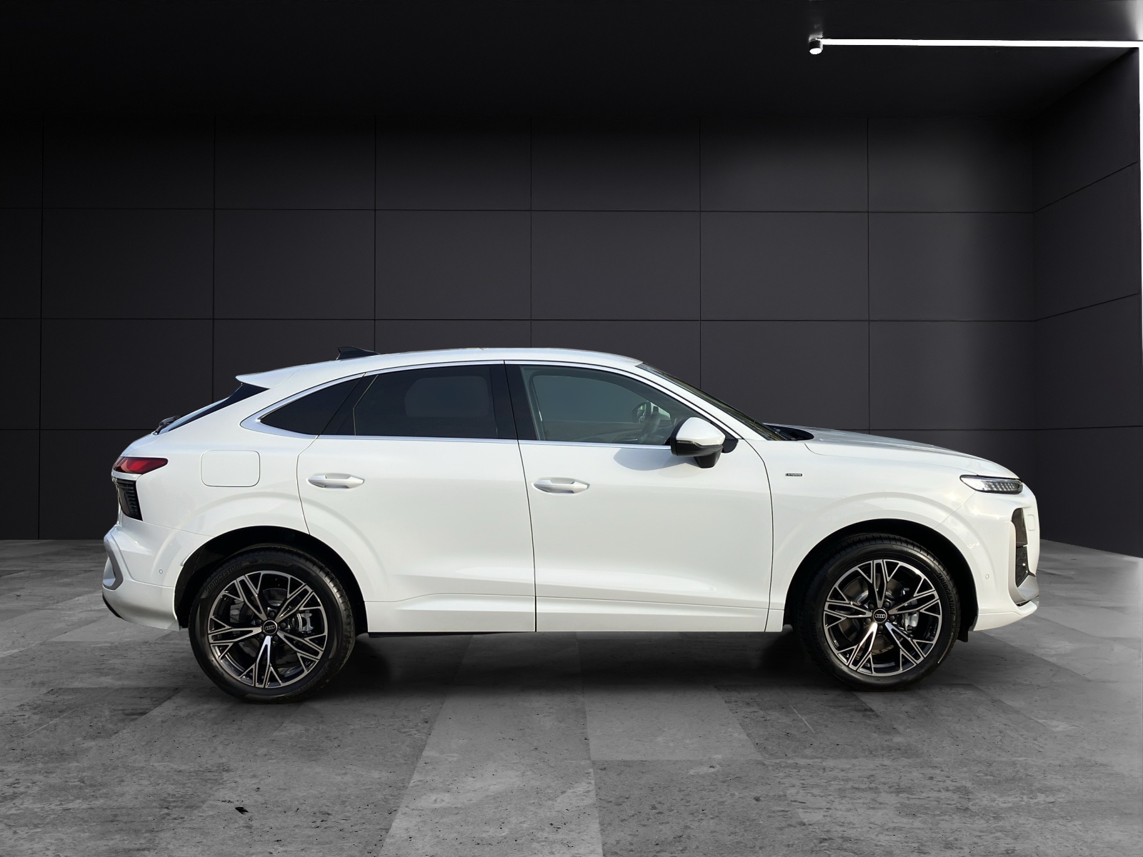 Fahrzeugabbildung Audi Q3 Sportback e-hybrid 200 kW