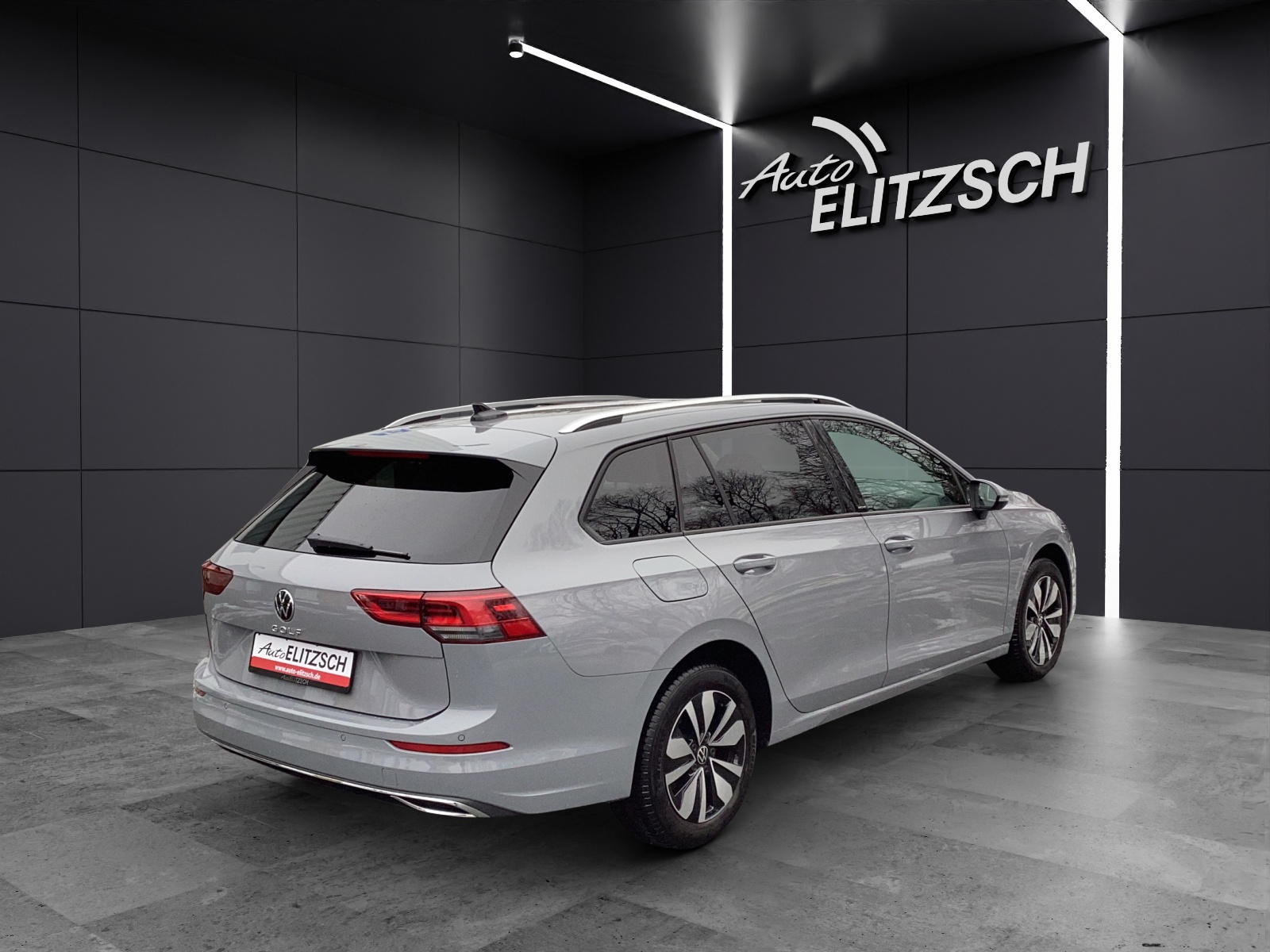 Fahrzeugabbildung Volkswagen Golf VIII Variant TSI Move LED ACC AID NAVI PDC SHZ LM
