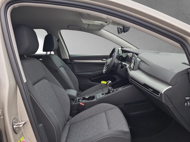 Fahrzeugabbildung Volkswagen Golf VIII Move TDI LED+ ACC STH SHZ RearView PDC