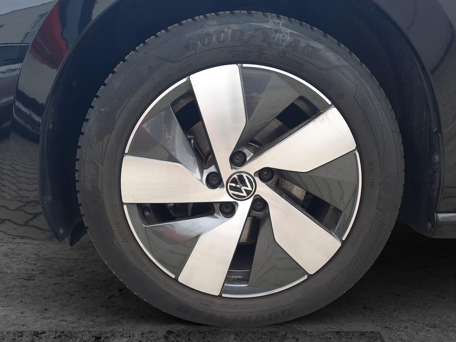 Fahrzeugabbildung Volkswagen Passat Variant eTSI Business DSG LED AHK Navi AID ACC RFK SH