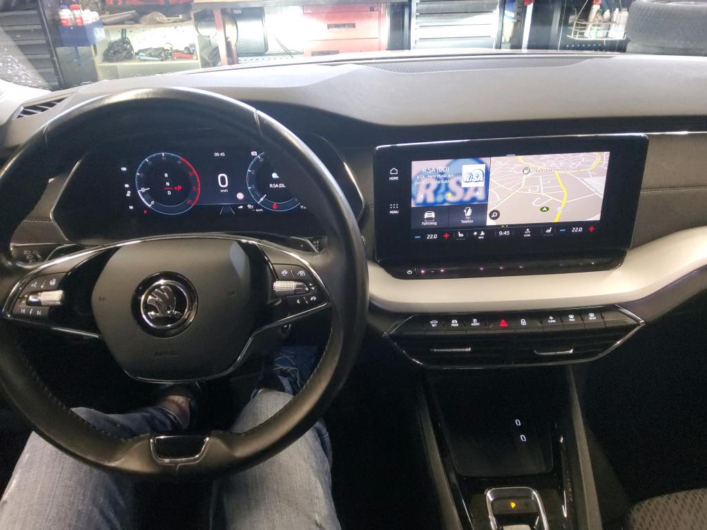 Fahrzeugabbildung SKODA Octavia Combi TDI First-Edition DSG Standhzg. LED Navi ACC RFK SH