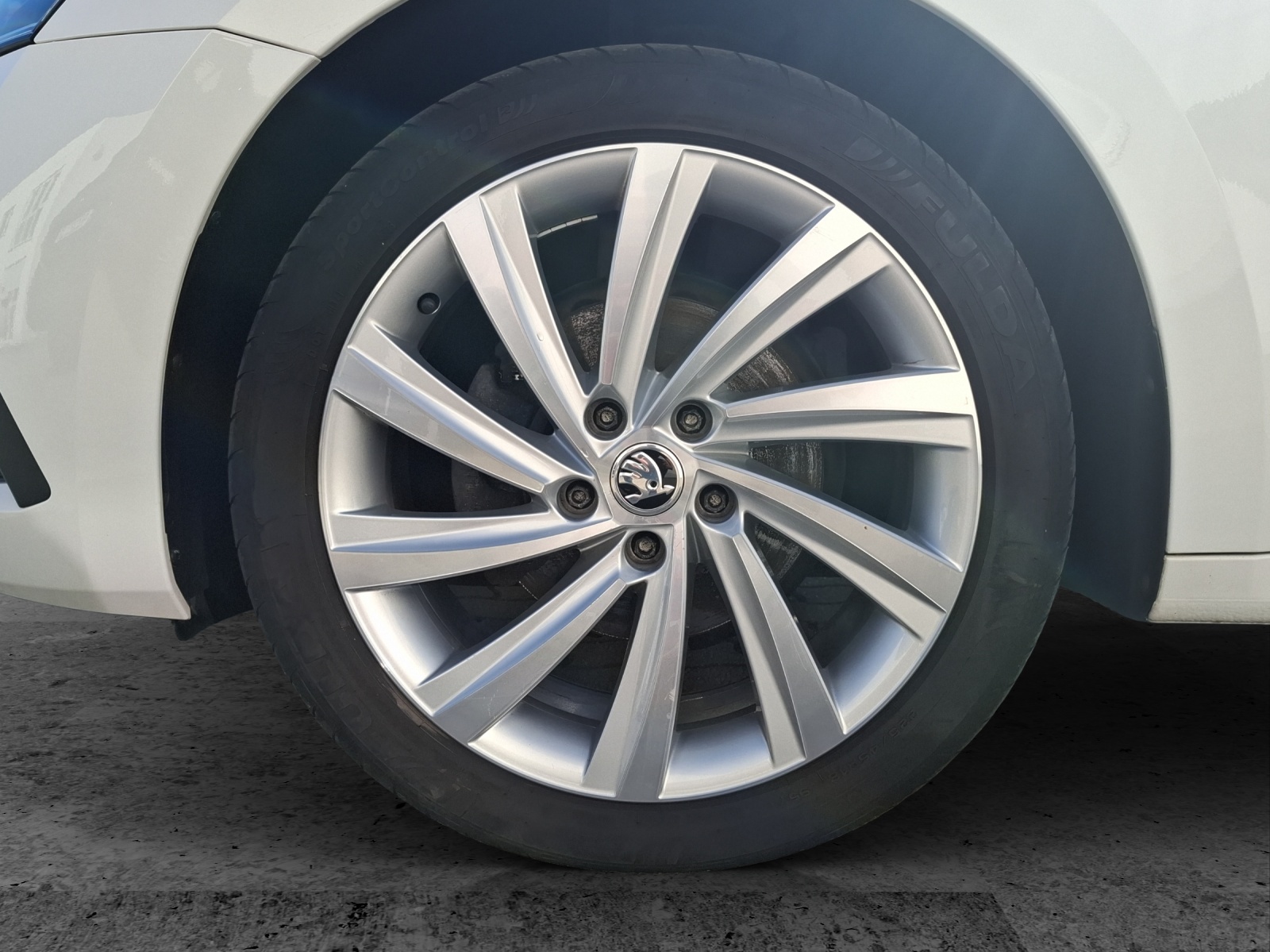 Fahrzeugabbildung SKODA Octavia Combi TDI First-Edition DSG Standhzg. LED Navi ACC RFK SH