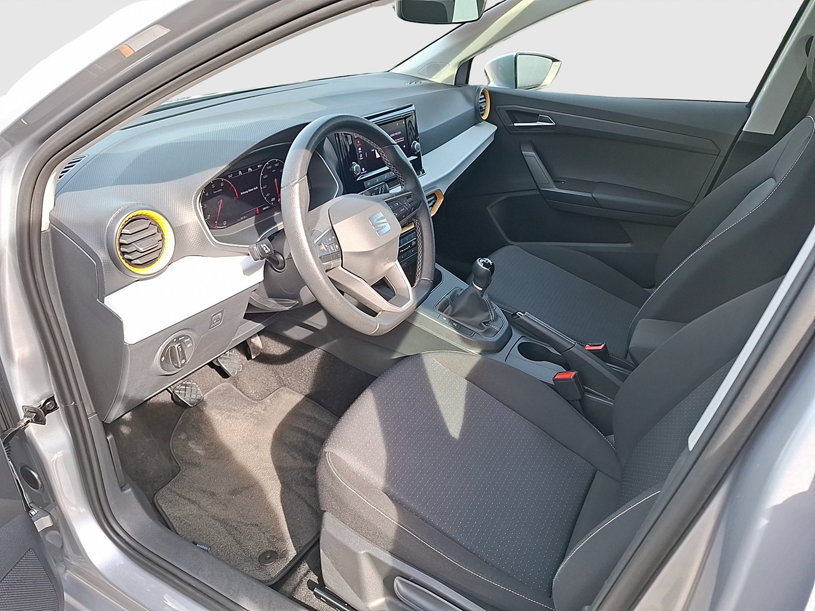 Fahrzeugabbildung SEAT Ibiza TSI Style LED AID DAB GRA LM