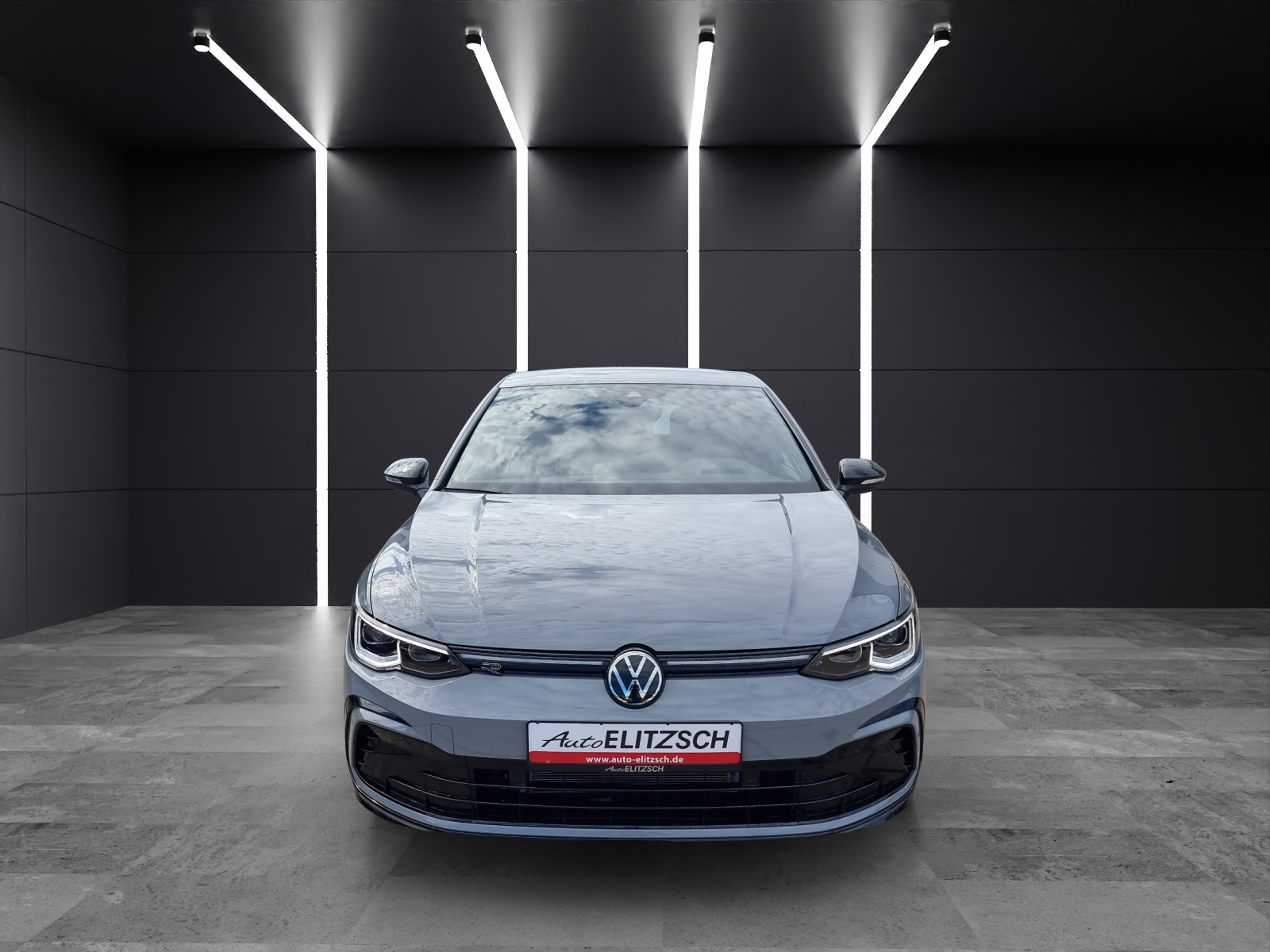 Fahrzeugabbildung Volkswagen Golf VIII R-Line eTSI LED RFK Sound AID SH LM