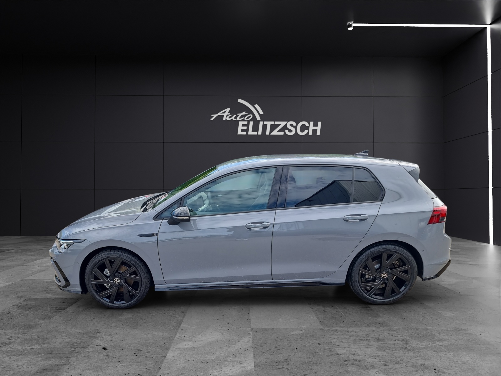 Fahrzeugabbildung Volkswagen Golf VIII R-Line eTSI LED RFK Sound AID SH LM