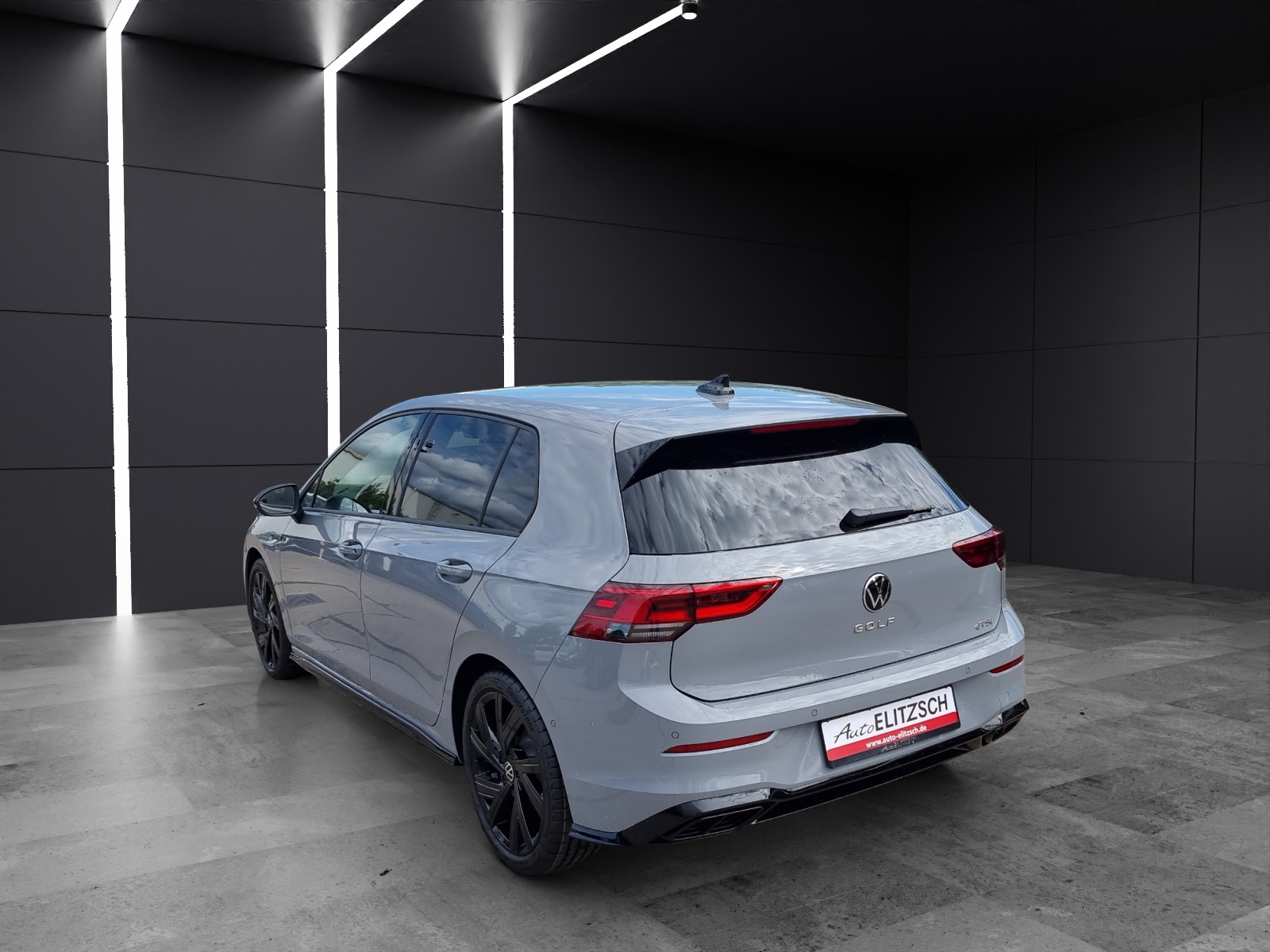 Fahrzeugabbildung Volkswagen Golf VIII R-Line eTSI LED RFK Sound AID SH LM