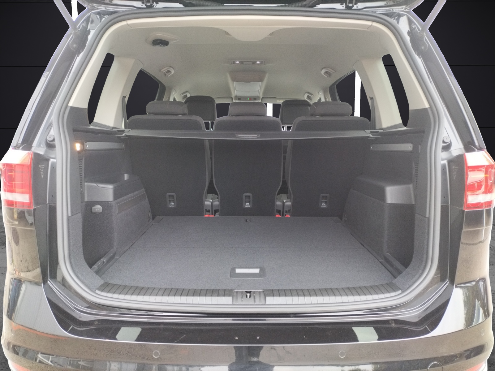 Fahrzeugabbildung Volkswagen Touran TSI Active STH LED Navi ACC Park-Assist SH
