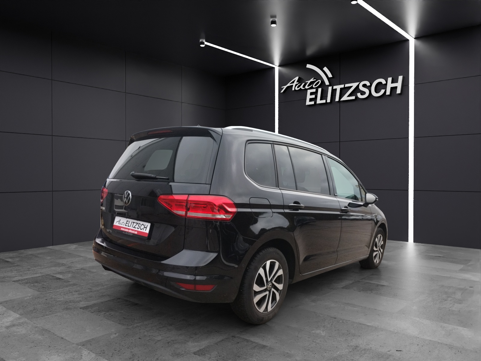 Fahrzeugabbildung Volkswagen Touran TSI Active STH LED Navi ACC Park-Assist SH