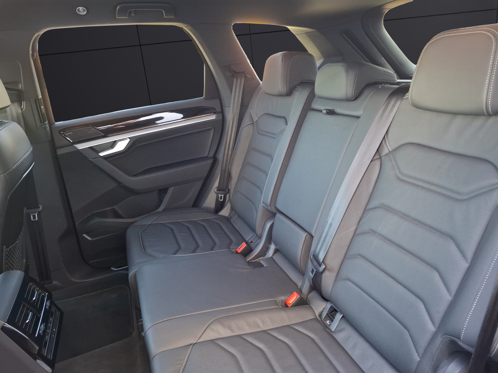 Fahrzeugabbildung Volkswagen Touareg TDI R-Line 4M Black-Style Matrix AHK AID ACC 360° 20