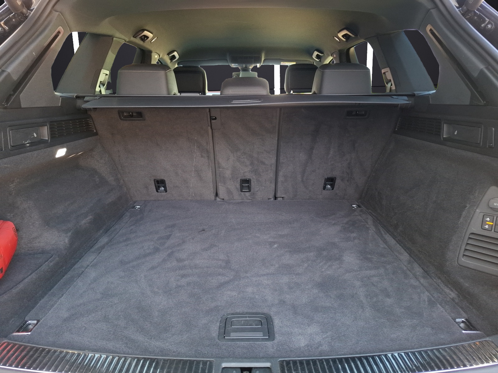 Fahrzeugabbildung Volkswagen Touareg TDI R-Line 4M Black-Style Matrix AHK AID ACC 360° 20