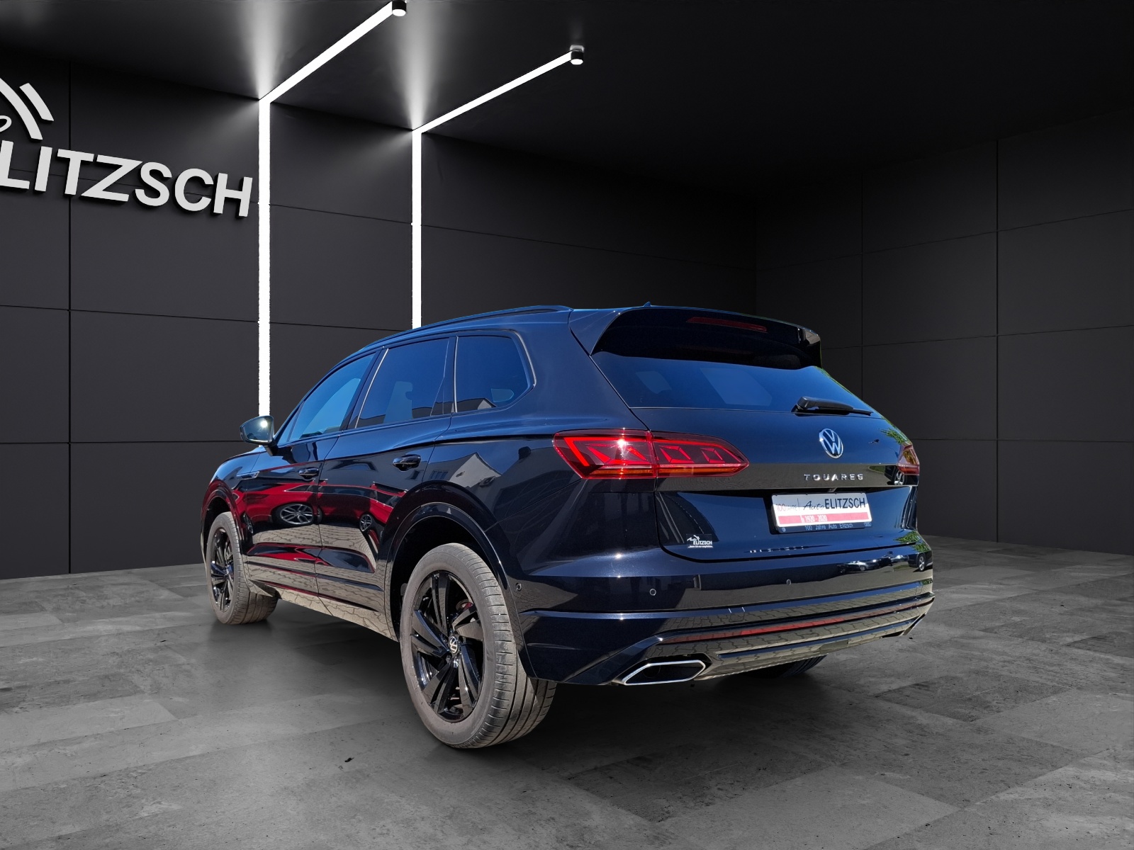 Fahrzeugabbildung Volkswagen Touareg TDI R-Line 4M Black-Style Matrix AHK AID ACC 360° 20