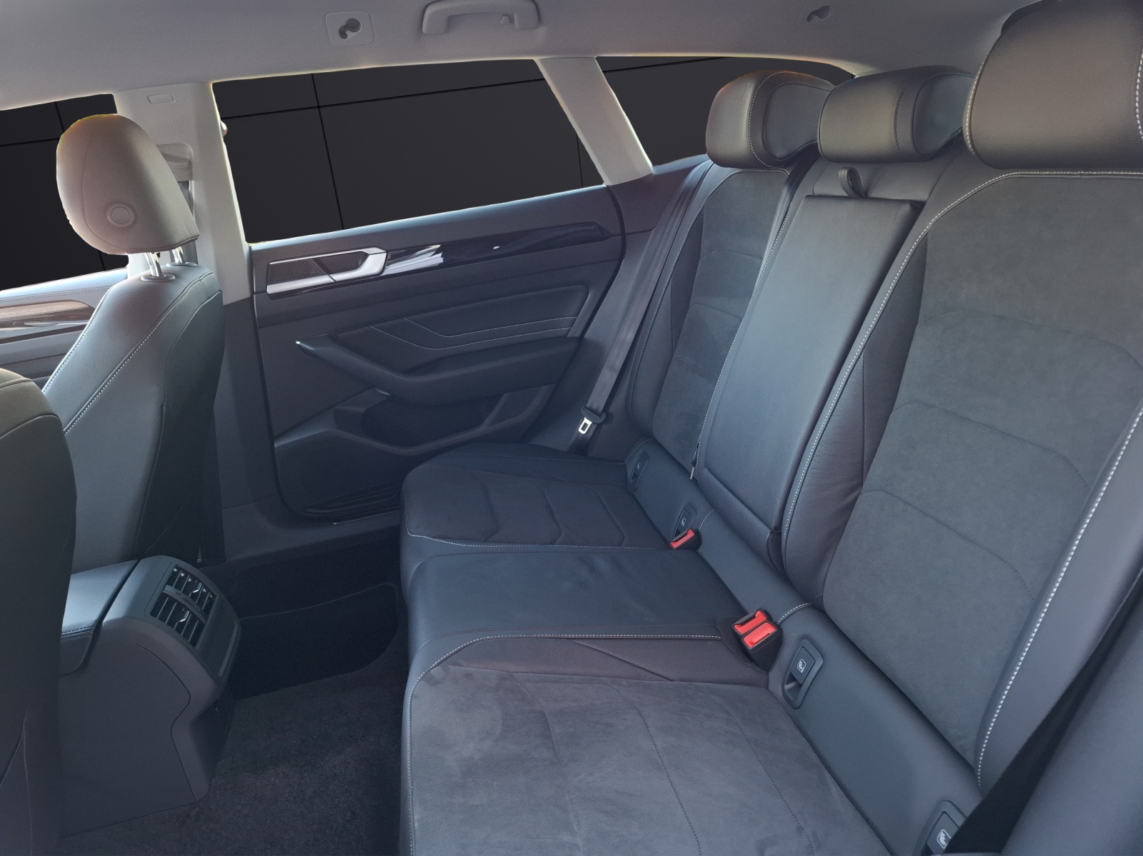 Fahrzeugabbildung Volkswagen Arteon SB TDI Elegance DSG LED AHK NAvi AID ACC RFK SH