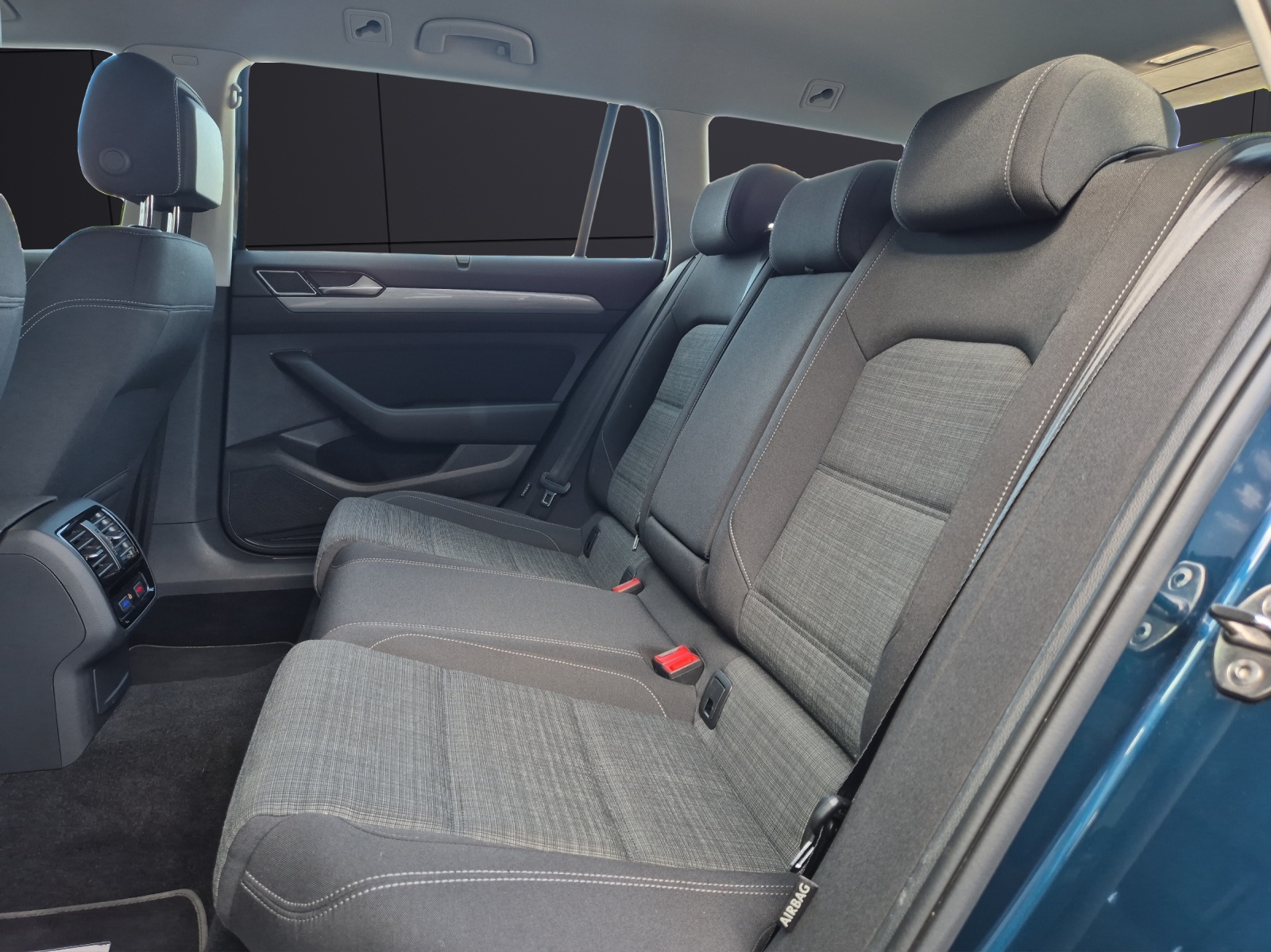 Fahrzeugabbildung Volkswagen Passat Variant TSI Business DSG Matrix Navi ACC RFK SH 18