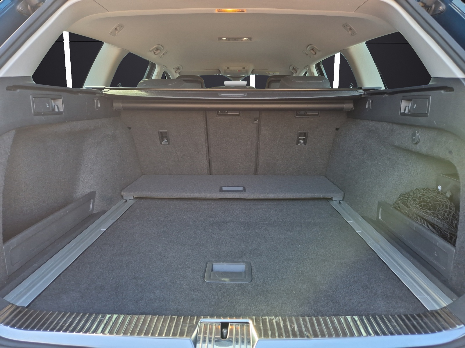 Fahrzeugabbildung Volkswagen Passat Variant TSI Business DSG Matrix Navi ACC RFK SH 18