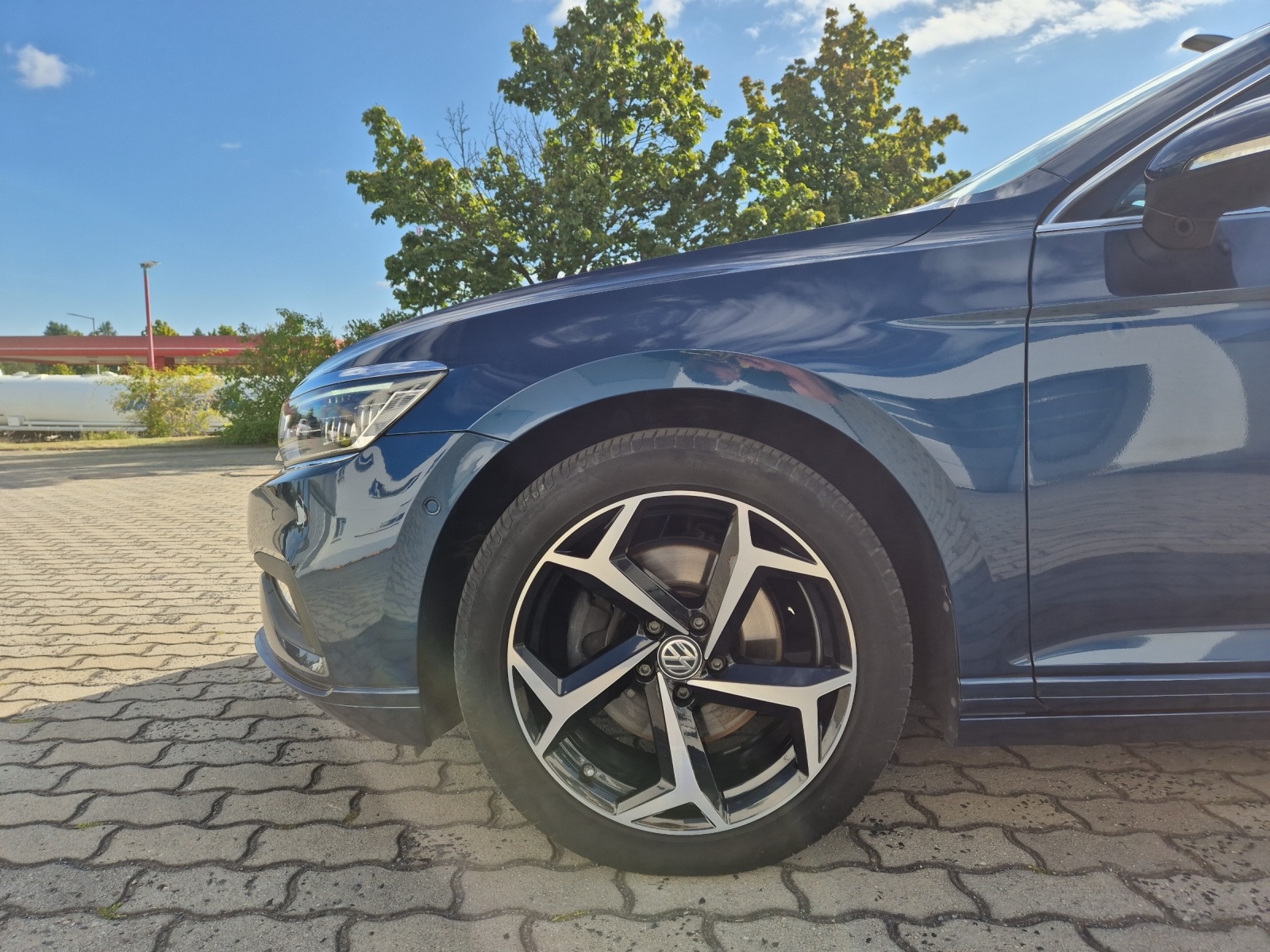 Fahrzeugabbildung Volkswagen Passat Variant TSI Business DSG Matrix Navi ACC RFK SH 18