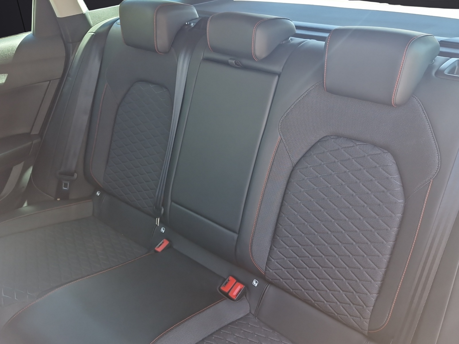 Fahrzeugabbildung SEAT Leon ST FR 1.5 TSI LED Navi AHK VC SH RFK