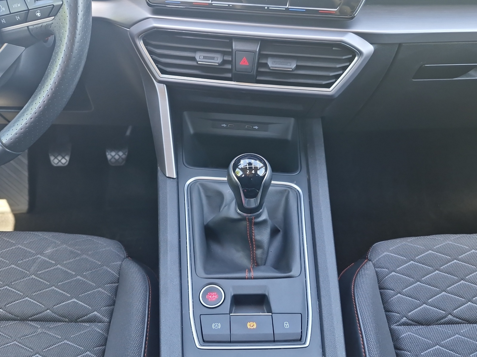 Fahrzeugabbildung SEAT Leon ST FR 1.5 TSI LED Navi AHK VC SH RFK