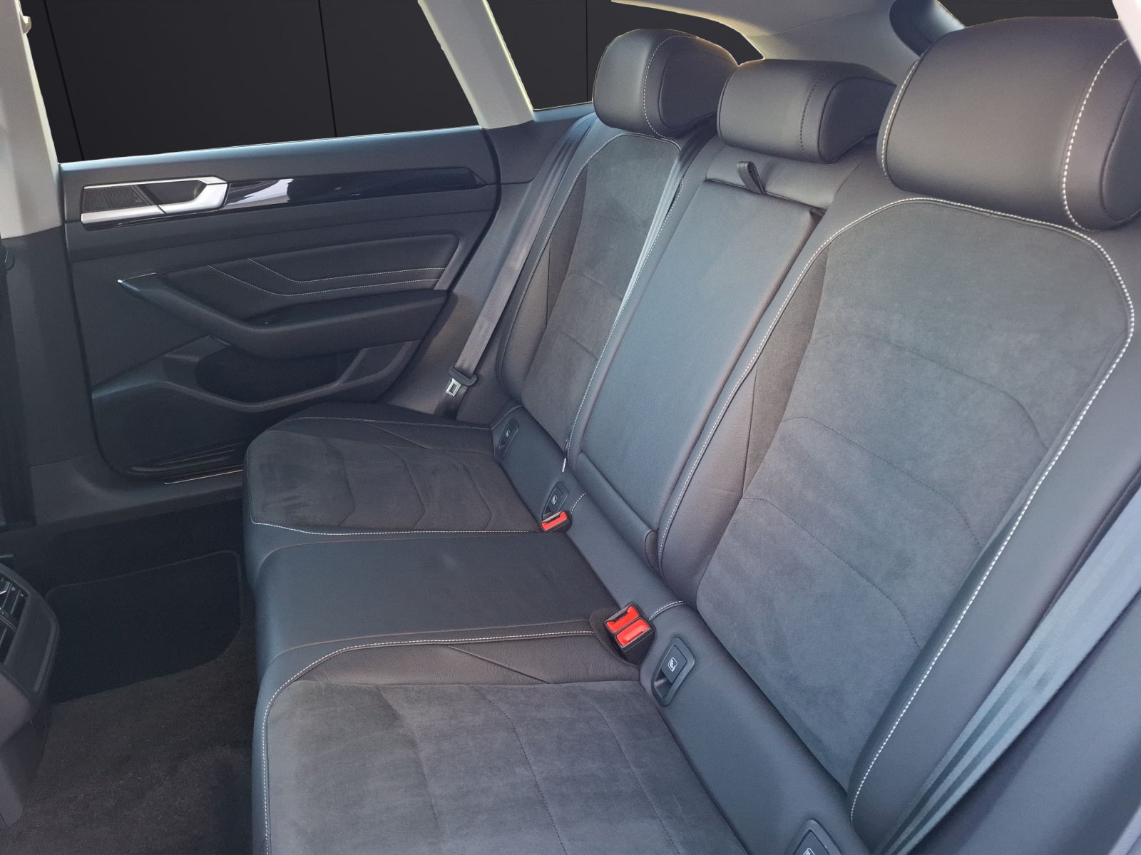 Fahrzeugabbildung Volkswagen Arteon SB TSI Elegance DSG Matrix AHK Navi AID ACC Park-Assist SH LM TSI Elegance DSG Matrix AHK Navi AID ACC Park-Assist SH LM
