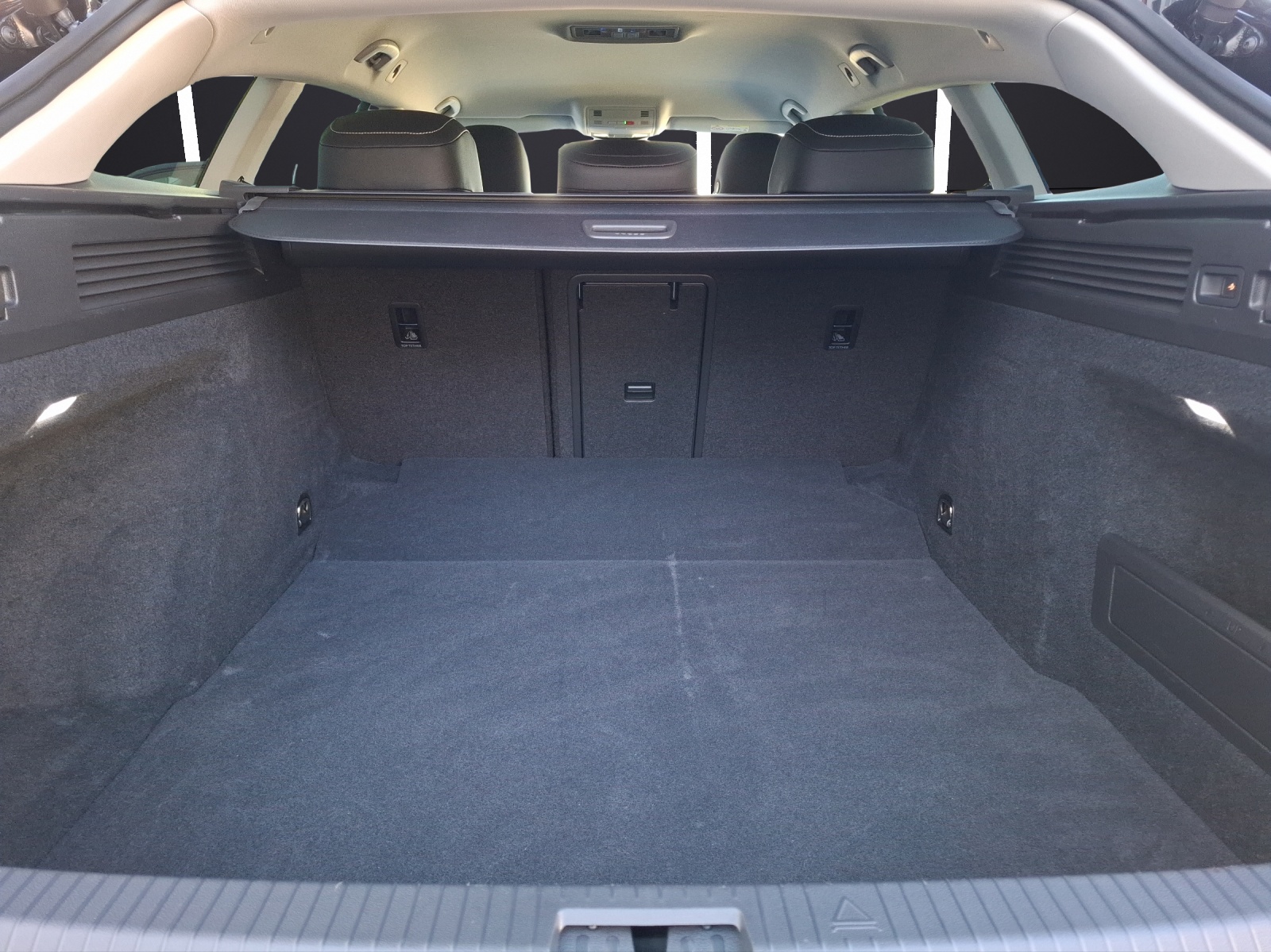 Fahrzeugabbildung Volkswagen Arteon SB TSI Elegance DSG Matrix AHK Navi AID ACC Park-Assist SH LM TSI Elegance DSG Matrix AHK Navi AID ACC Park-Assist SH LM