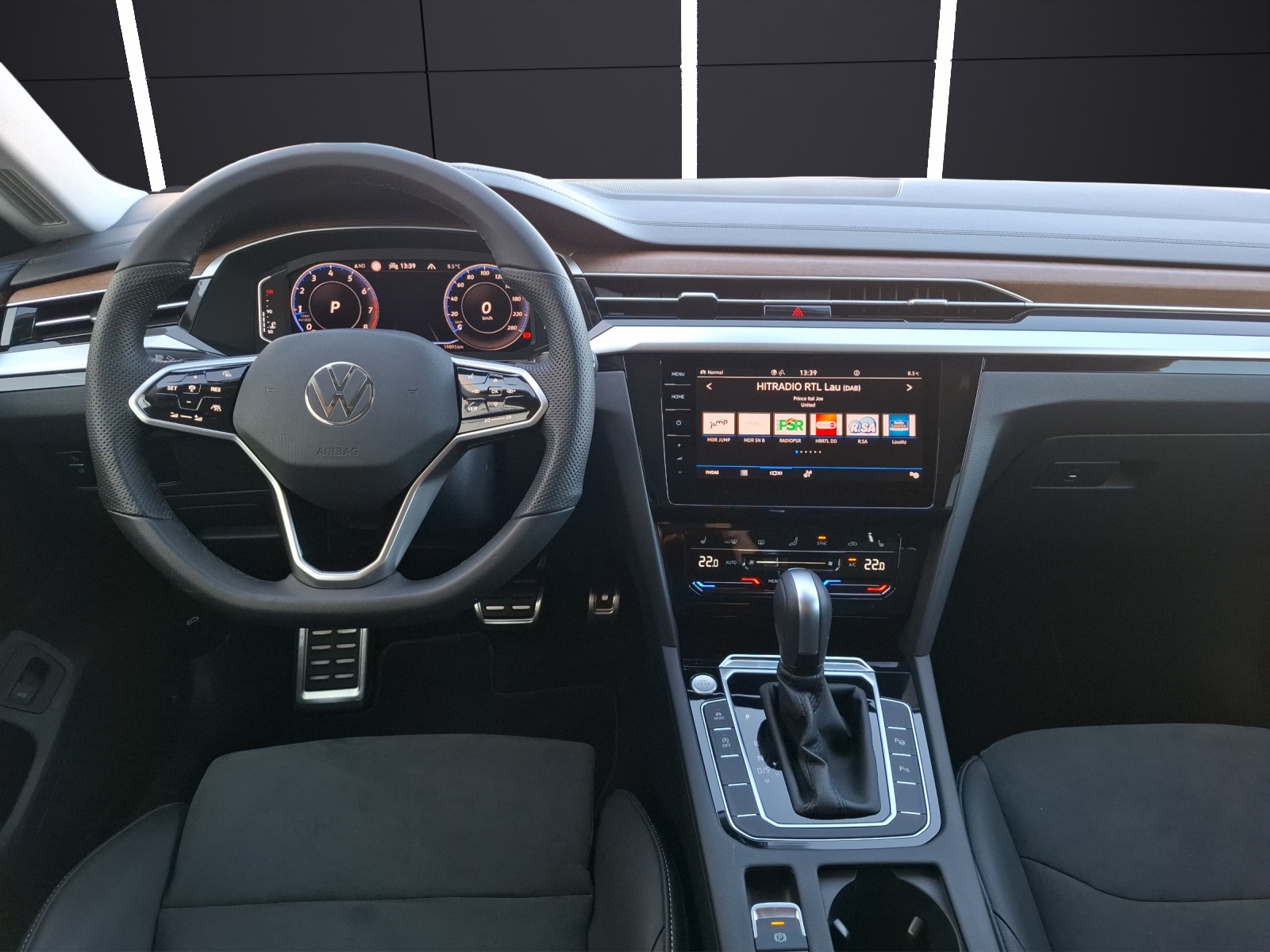 Fahrzeugabbildung Volkswagen Arteon SB TSI Elegance DSG Matrix AHK Navi AID ACC Park-Assist SH LM TSI Elegance DSG Matrix AHK Navi AID ACC Park-Assist SH LM