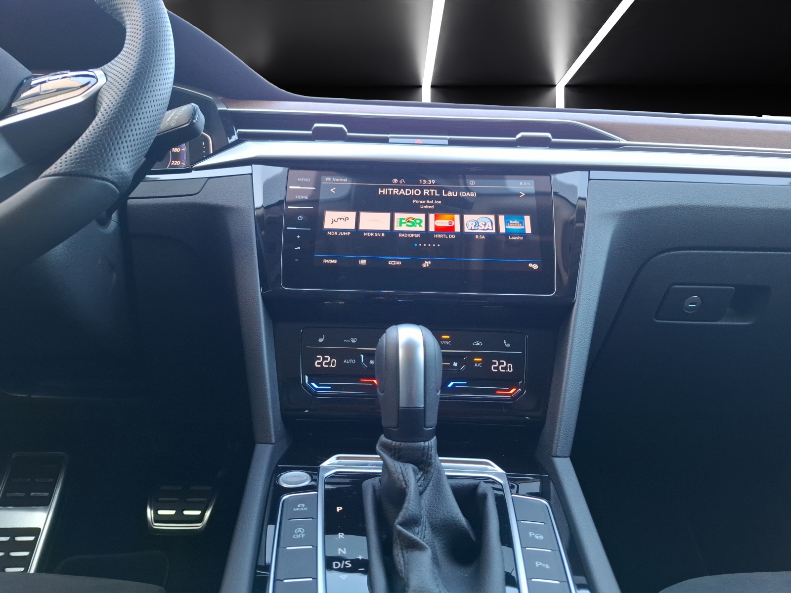 Fahrzeugabbildung Volkswagen Arteon SB TSI Elegance DSG Matrix AHK Navi AID ACC Park-Assist SH LM TSI Elegance DSG Matrix AHK Navi AID ACC Park-Assist SH LM