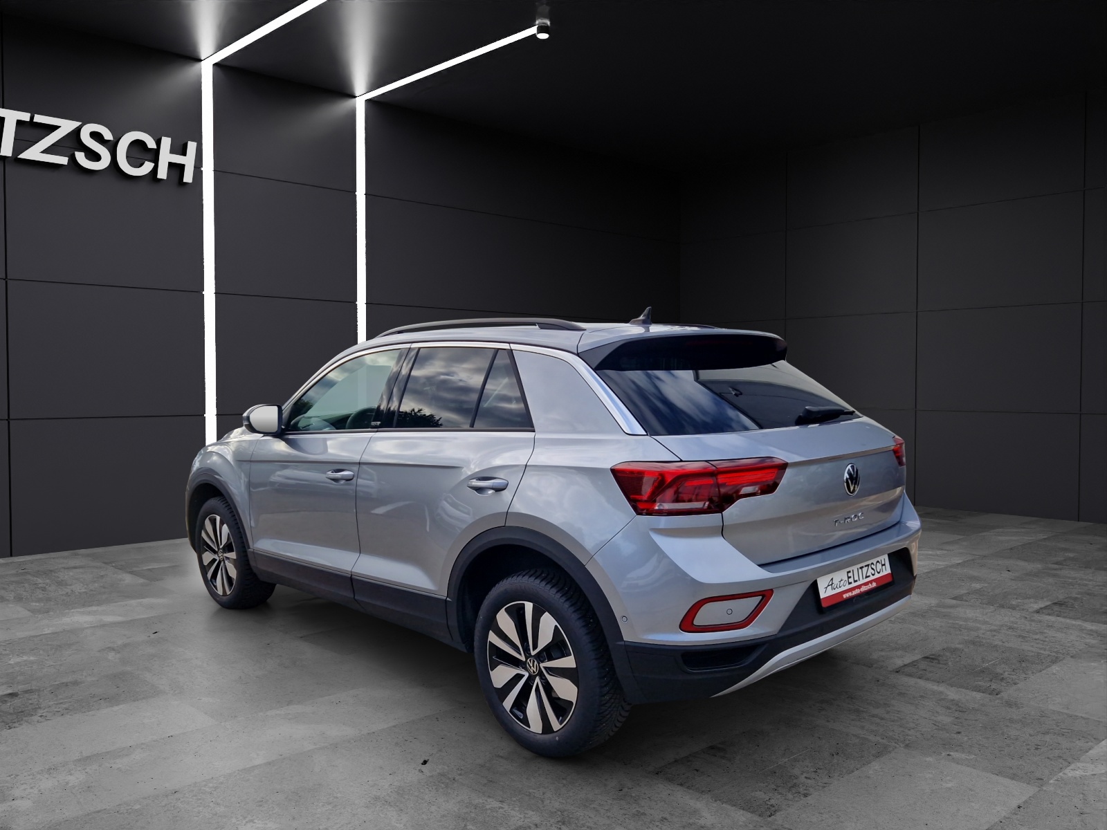 Fahrzeugabbildung Volkswagen T-Roc TSI Move STH LED Navi AID ACC Park-Assist SH