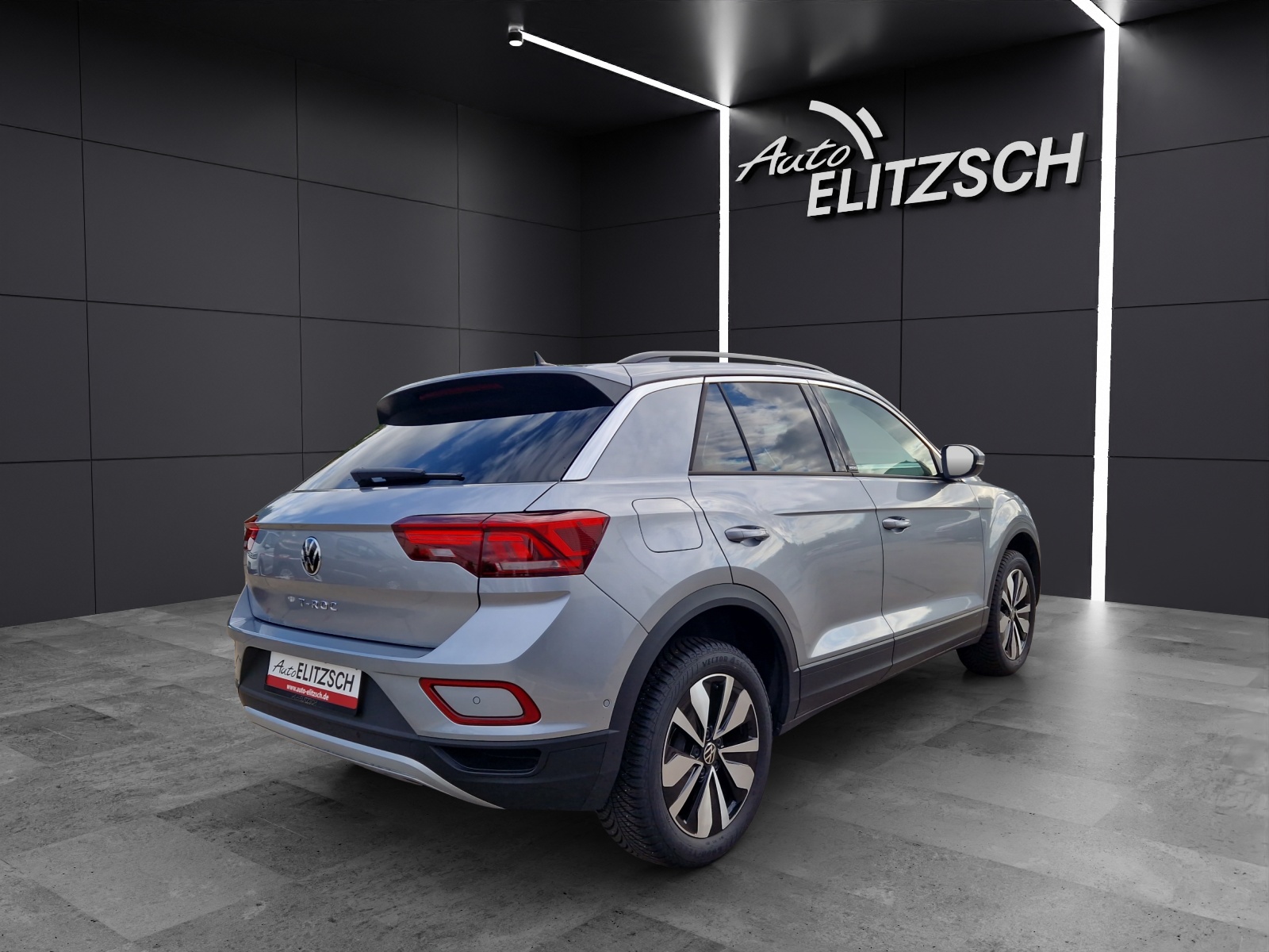 Fahrzeugabbildung Volkswagen T-Roc TSI Move STH LED Navi AID ACC Park-Assist SH
