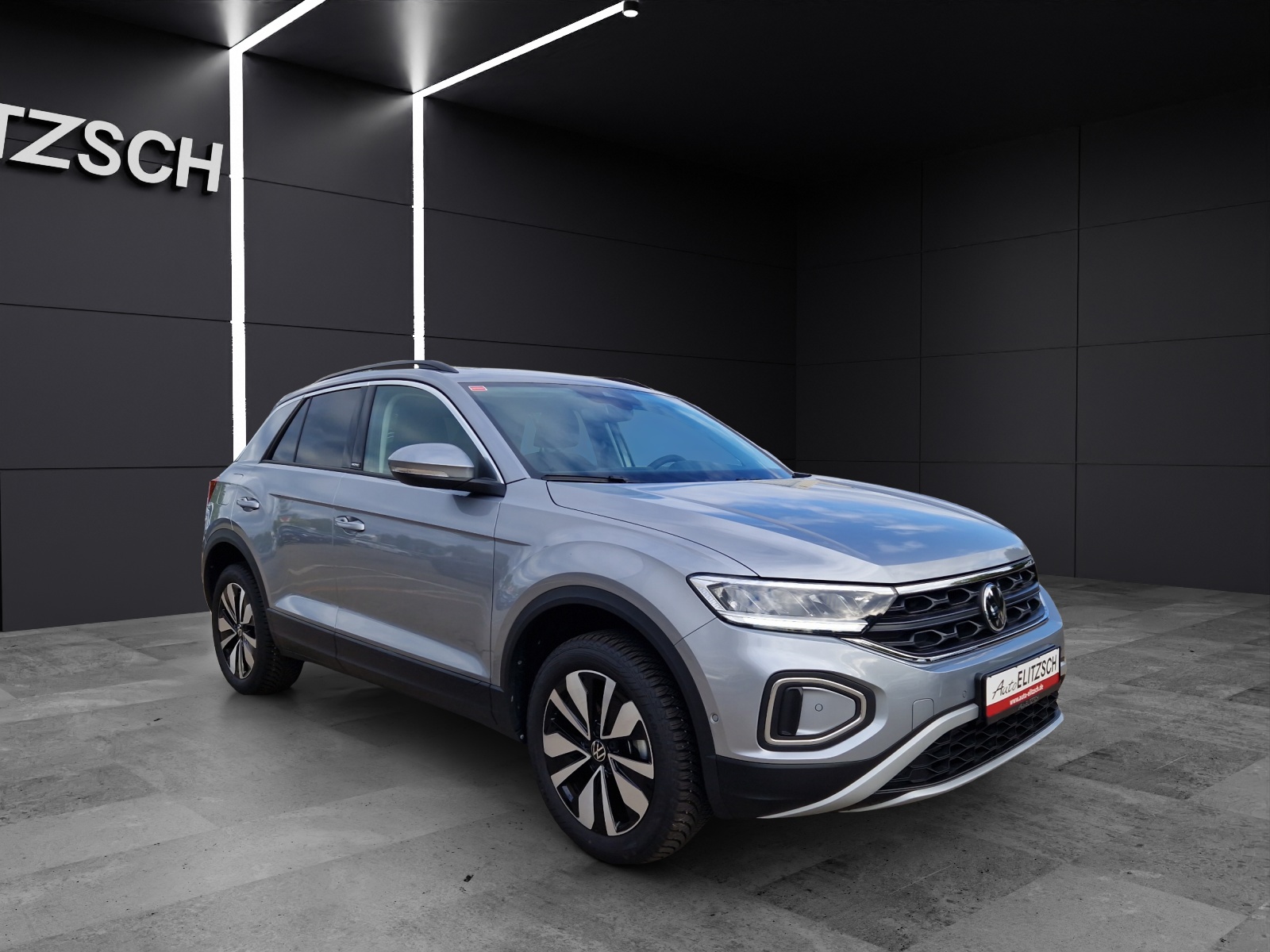Fahrzeugabbildung Volkswagen T-Roc TSI Move STH LED Navi AID ACC Park-Assist SH