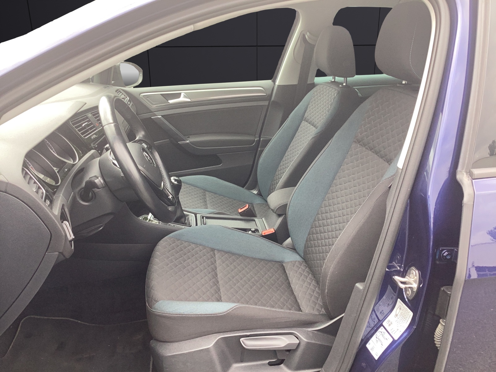 Fahrzeugabbildung Volkswagen Golf VII Variant IQ.DRIVE LED AHK Navi ACC Park-Assist SH LM