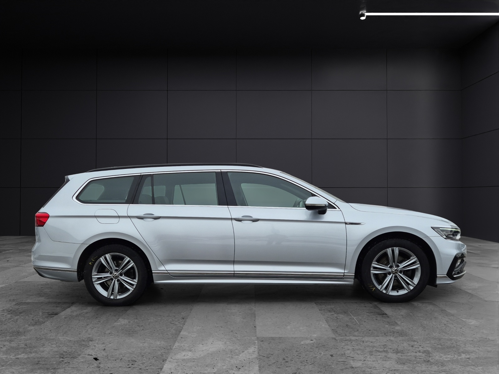 Fahrzeugabbildung Volkswagen Passat Variant TSI R-Line DSG Matrix Navi AID ACC RFK SH