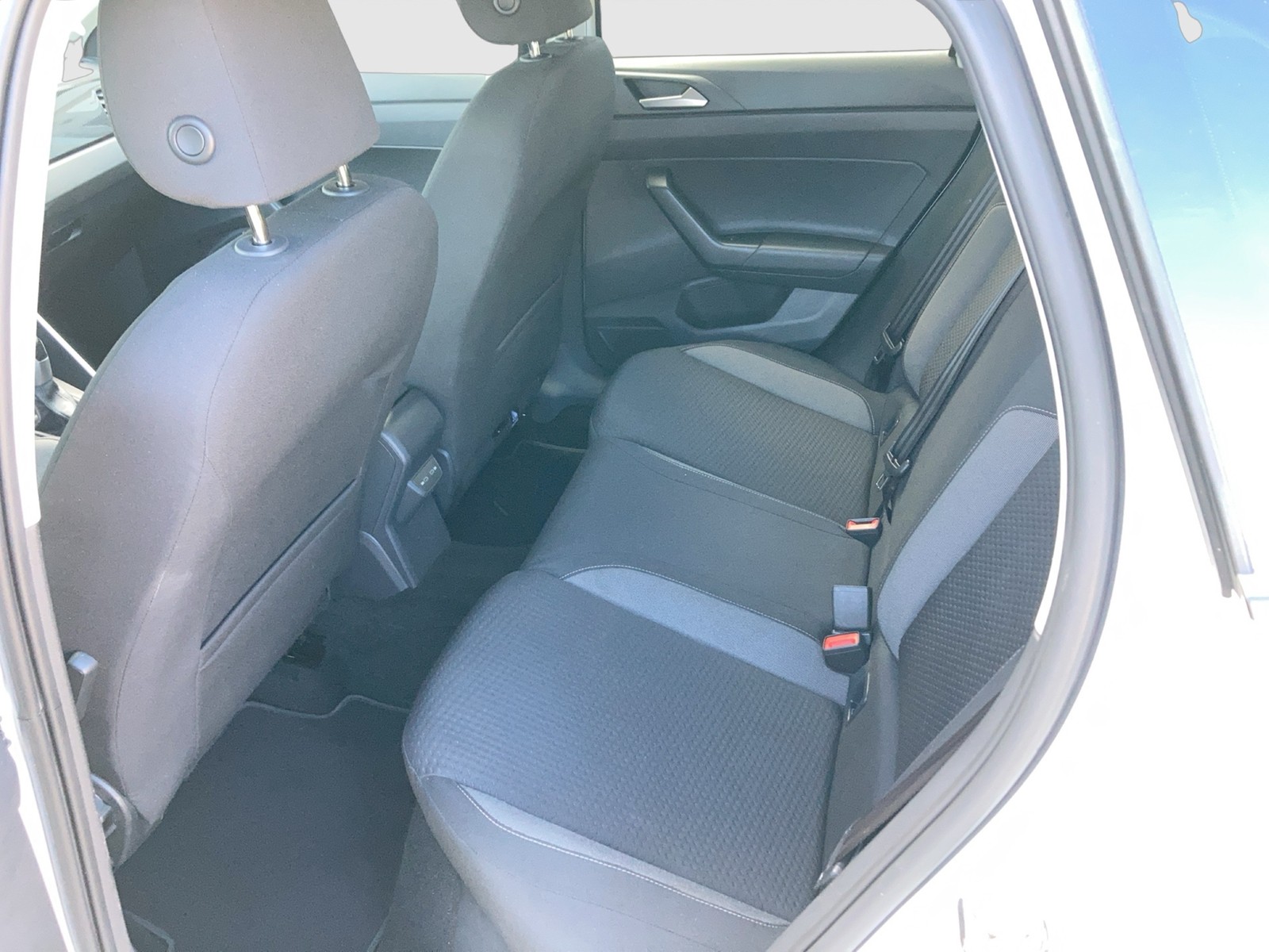 Fahrzeugabbildung Volkswagen Polo TSI Active DSG LED Navi ACC PDC SH
