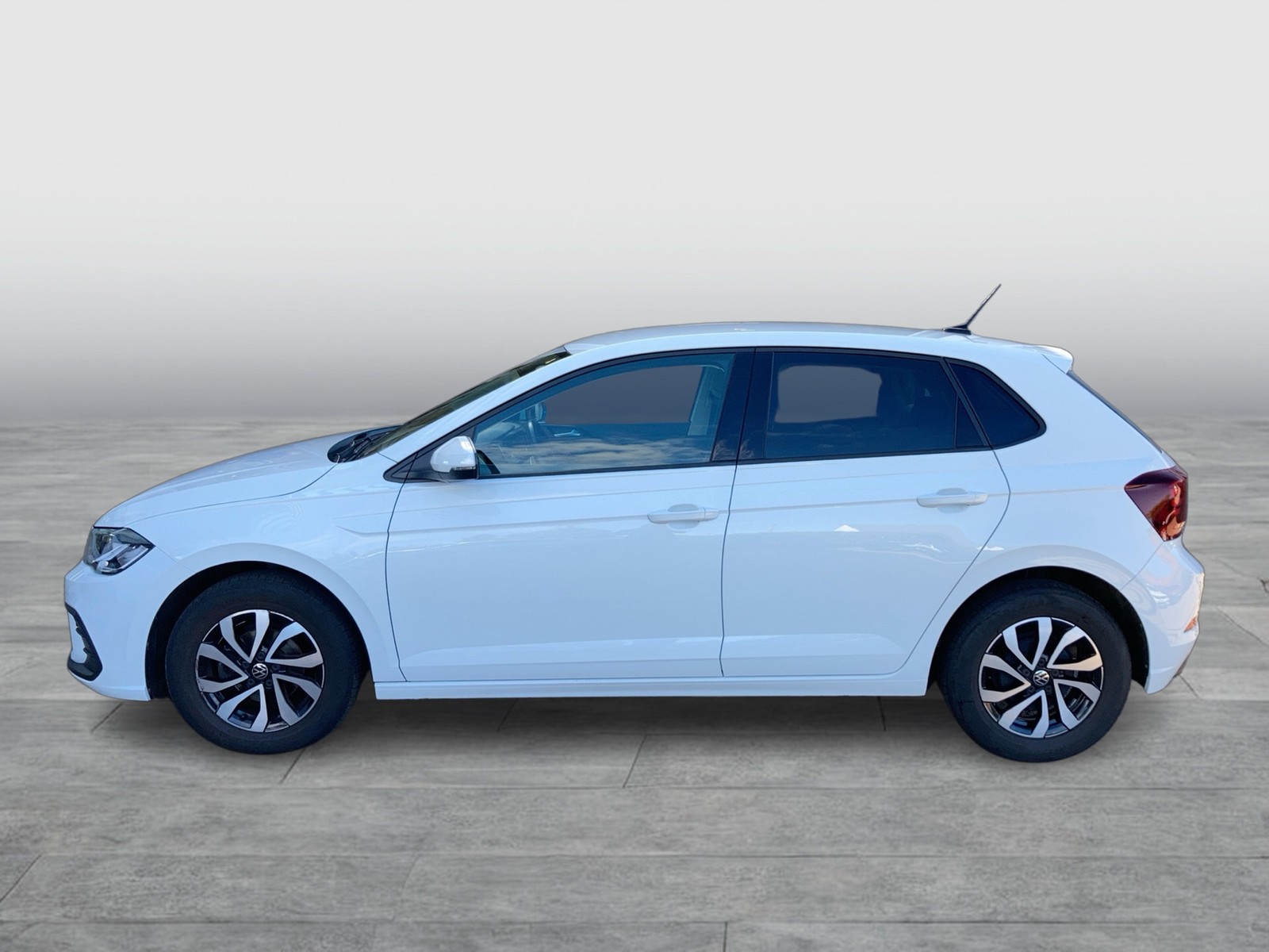 Fahrzeugabbildung Volkswagen Polo TSI Active DSG LED Navi ACC PDC SH