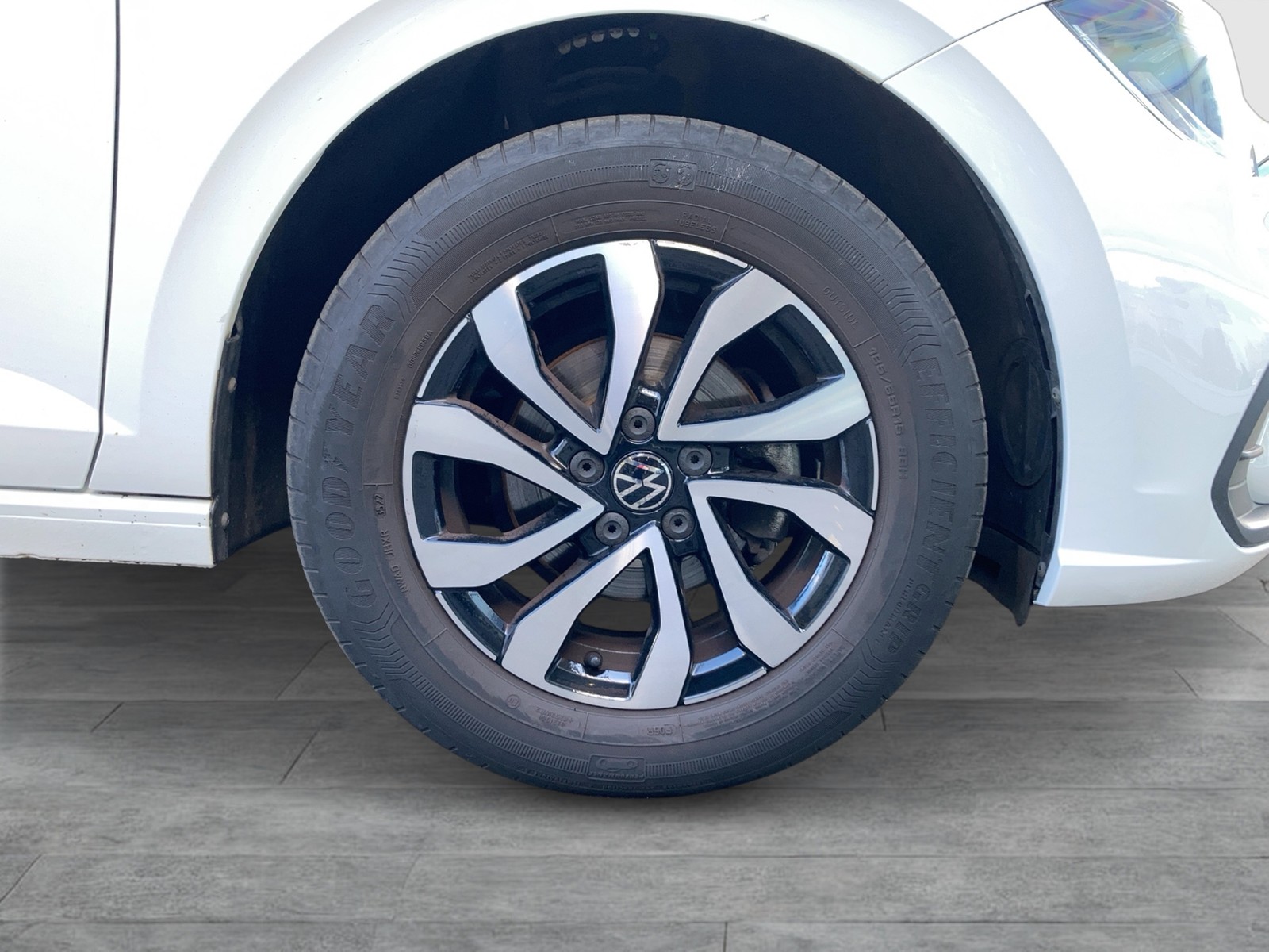 Fahrzeugabbildung Volkswagen Polo TSI Active DSG LED Navi ACC PDC SH