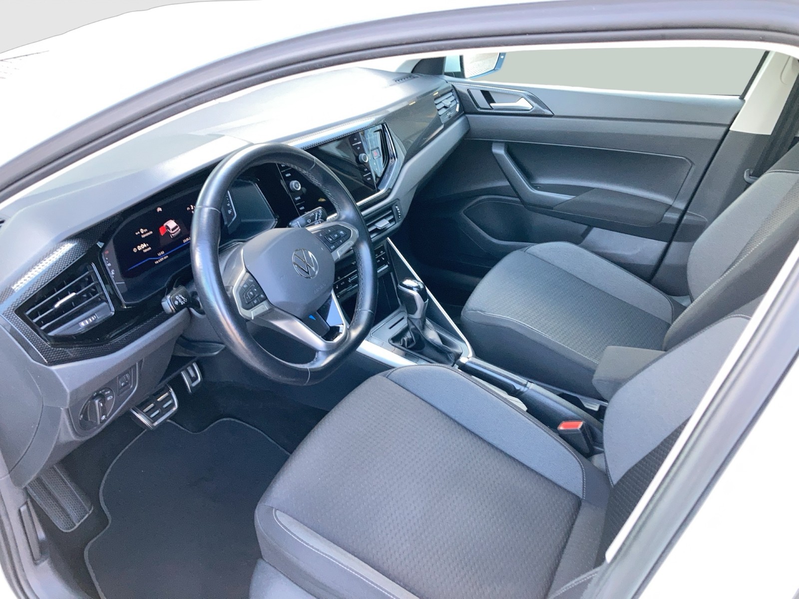 Fahrzeugabbildung Volkswagen Polo TSI Active DSG LED Navi ACC PDC SH