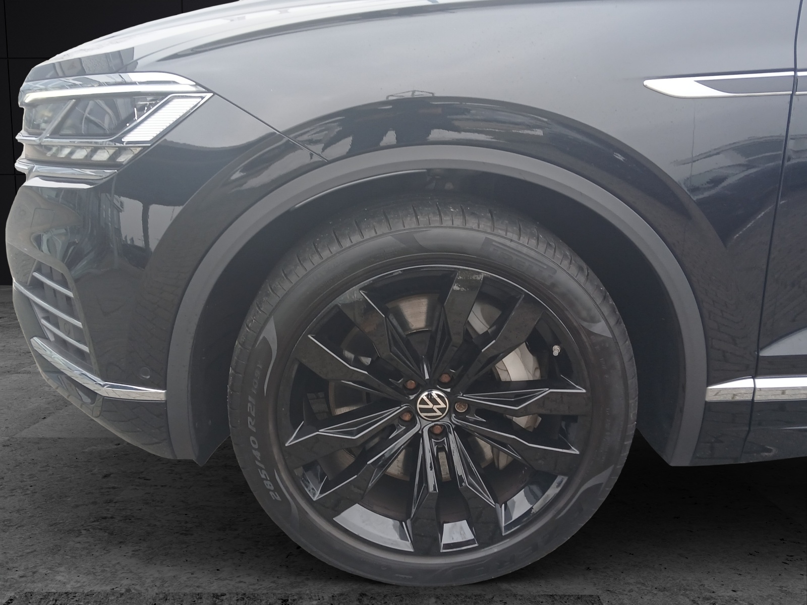 Fahrzeugabbildung Volkswagen Touareg eHybrid Elegance 4M Matrix AHK HUD Pano Leder AID ACC RFK SH 21