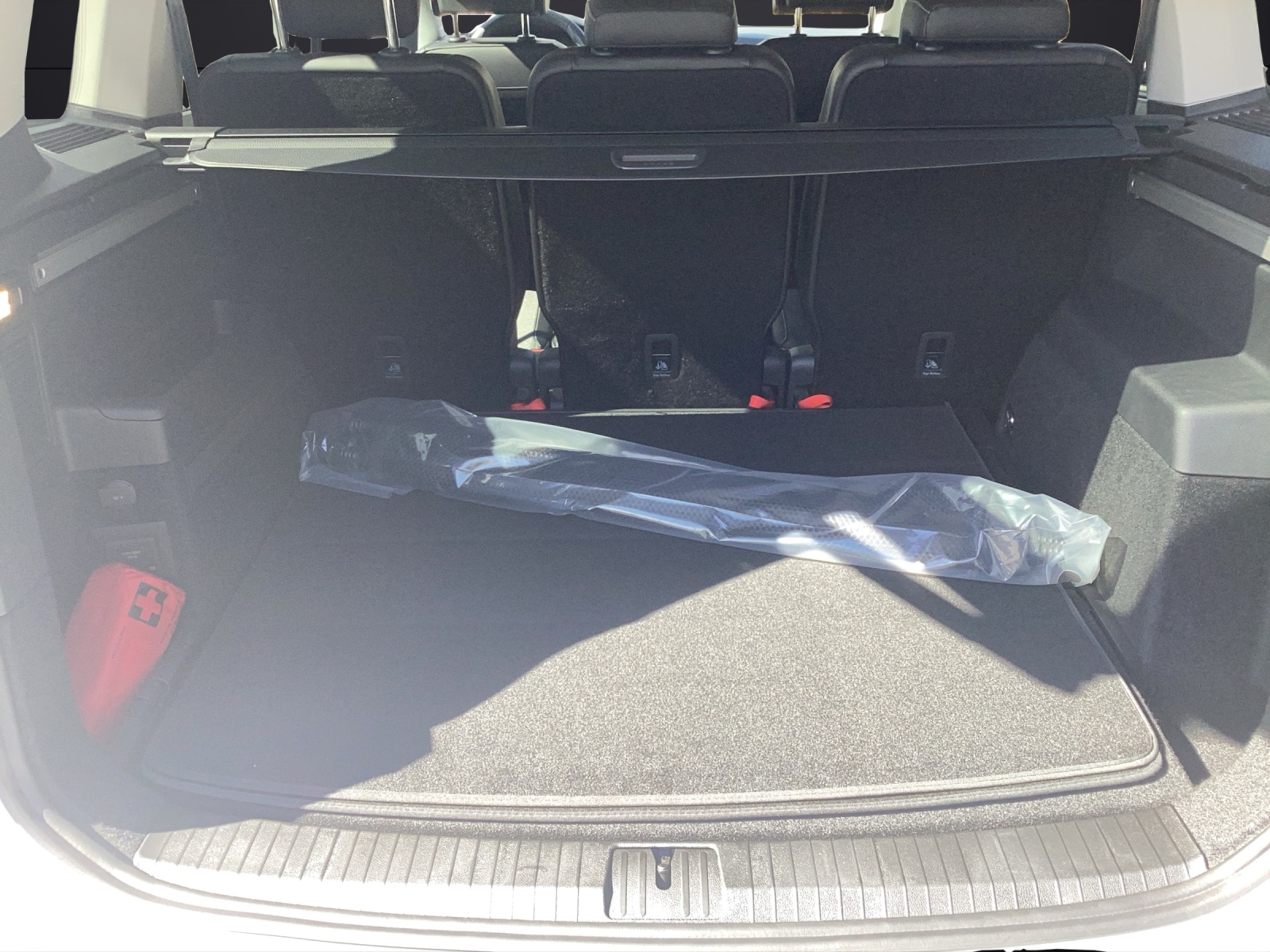 Fahrzeugabbildung Volkswagen Touran TSI Comfortline DSG LED AHK Navi AID ACC RFK SH