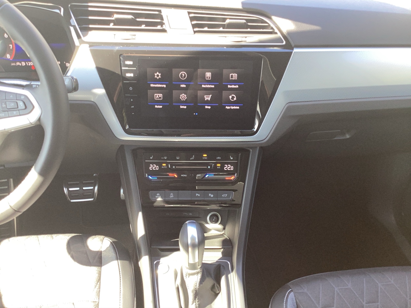 Fahrzeugabbildung Volkswagen Touran TSI Comfortline DSG LED AHK Navi AID ACC RFK SH
