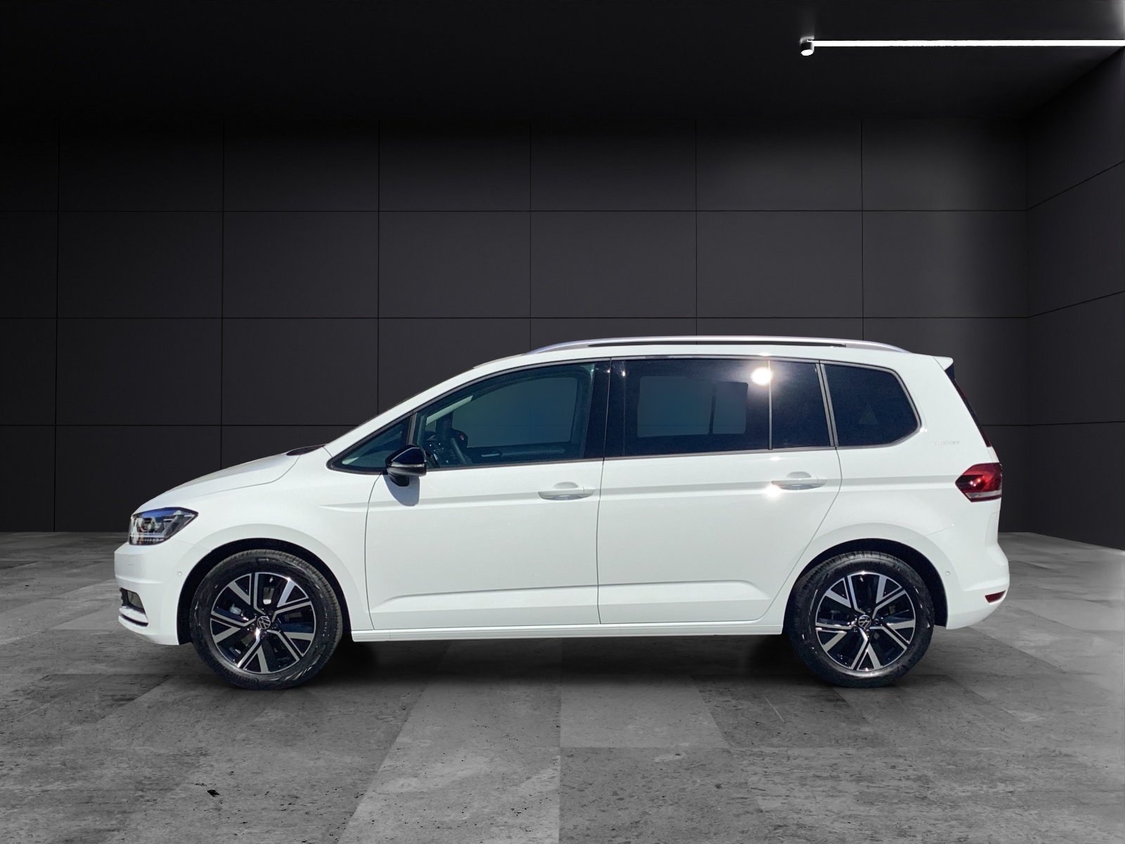 Fahrzeugabbildung Volkswagen Touran TSI Comfortline DSG LED AHK Navi AID ACC RFK SH