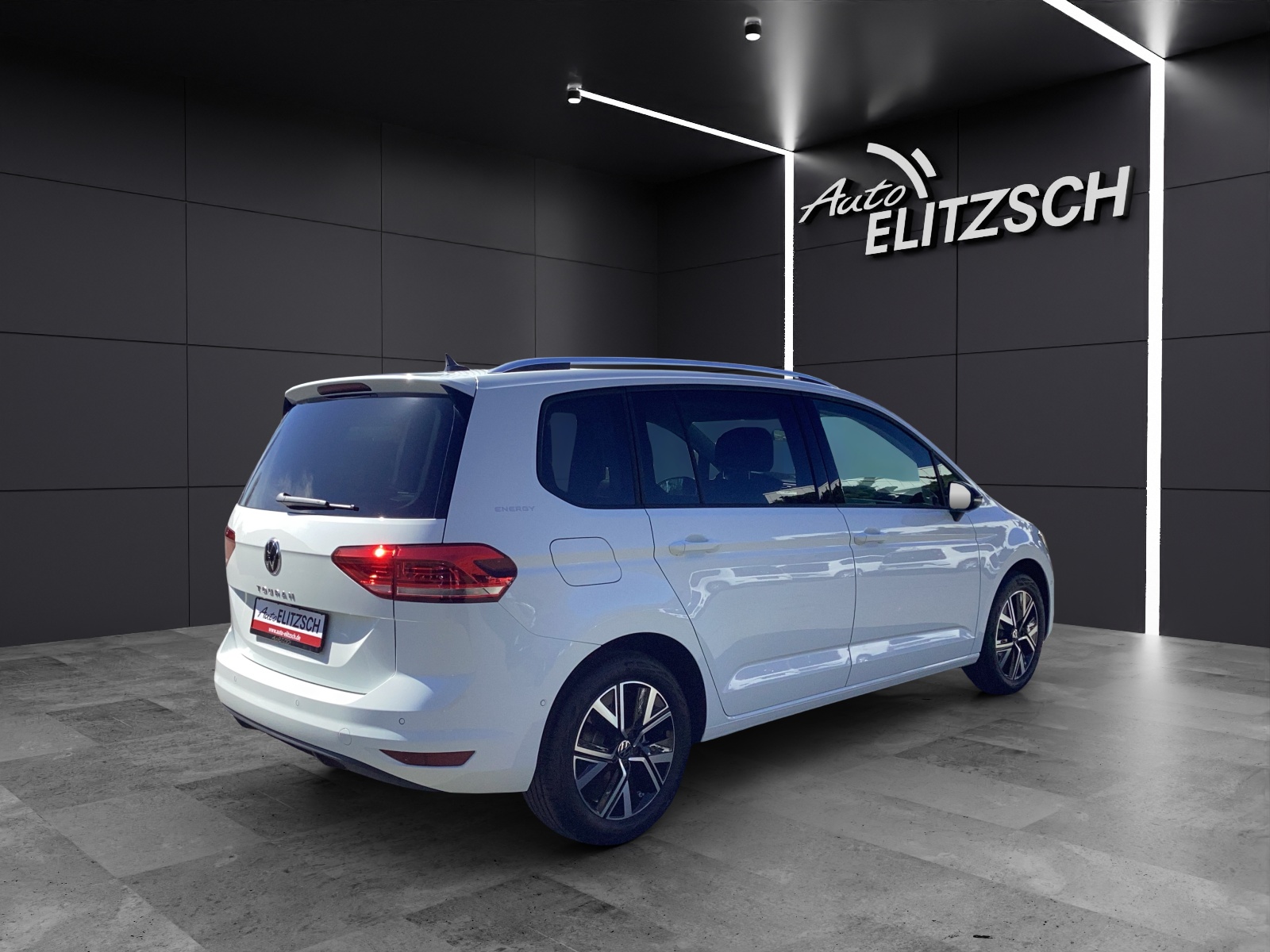 Fahrzeugabbildung Volkswagen Touran TSI Comfortline DSG LED AHK Navi AID ACC RFK SH