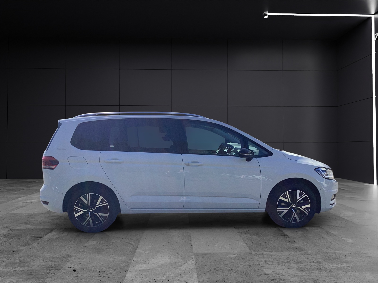 Fahrzeugabbildung Volkswagen Touran TSI Comfortline DSG LED AHK Navi AID ACC RFK SH