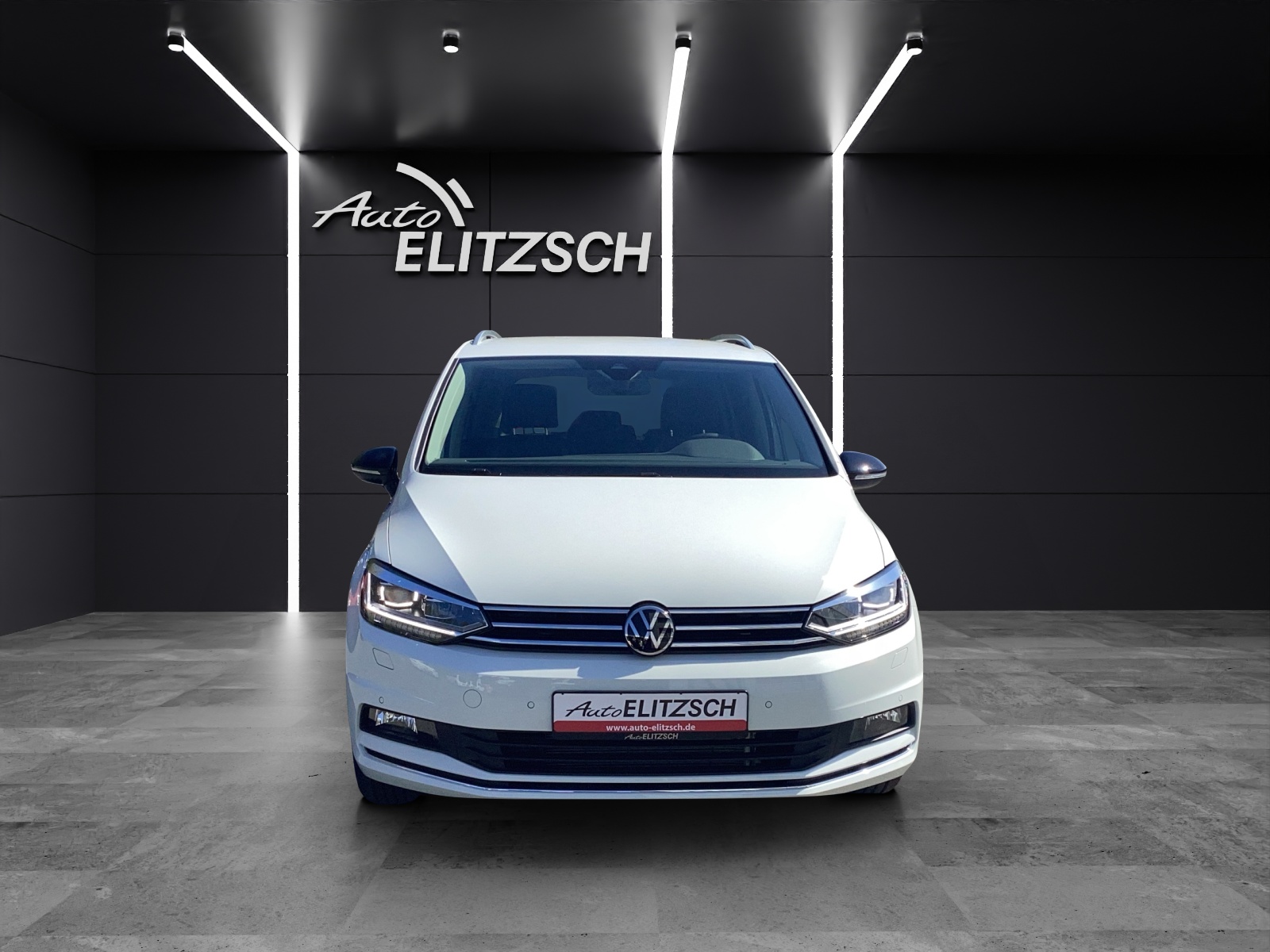Fahrzeugabbildung Volkswagen Touran TSI Comfortline DSG LED AHK Navi AID ACC RFK SH