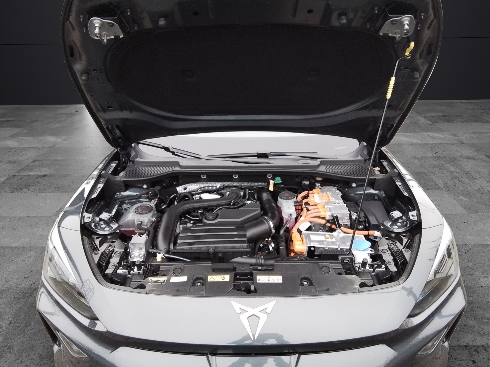 Fahrzeugabbildung CUPRA Formentor VZ 1.5 TSI e-Hybrid 200 kW AHK