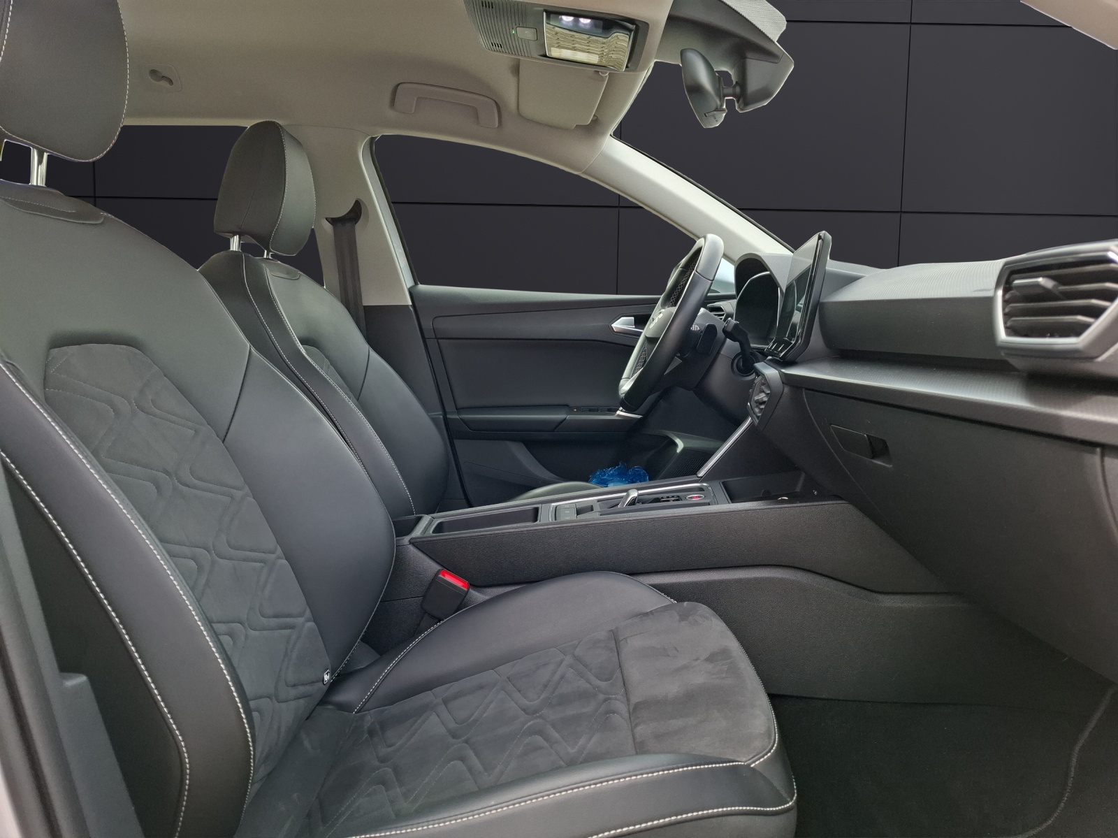 Fahrzeugabbildung SEAT Leon ST TDI Style DSG LED AHK Navi AID GRA PDC SH