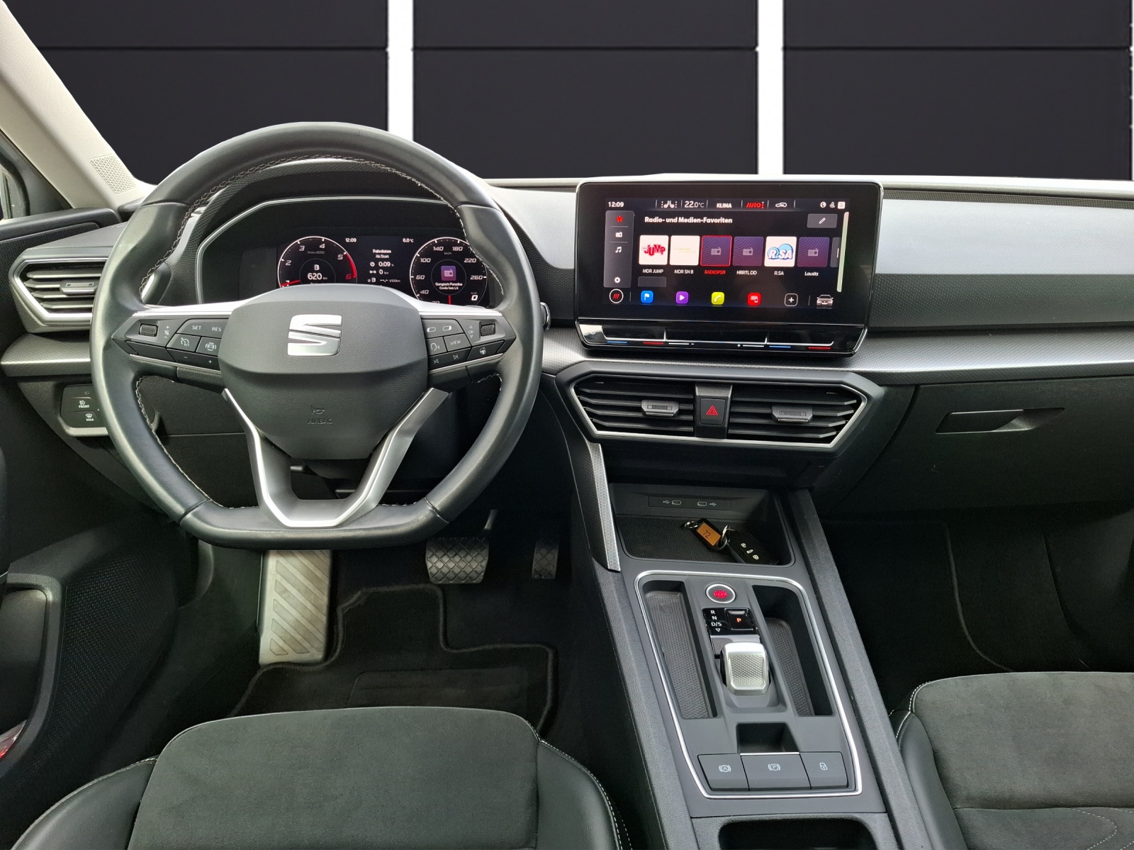 Fahrzeugabbildung SEAT Leon ST TDI Style DSG LED AHK Navi AID GRA PDC SH