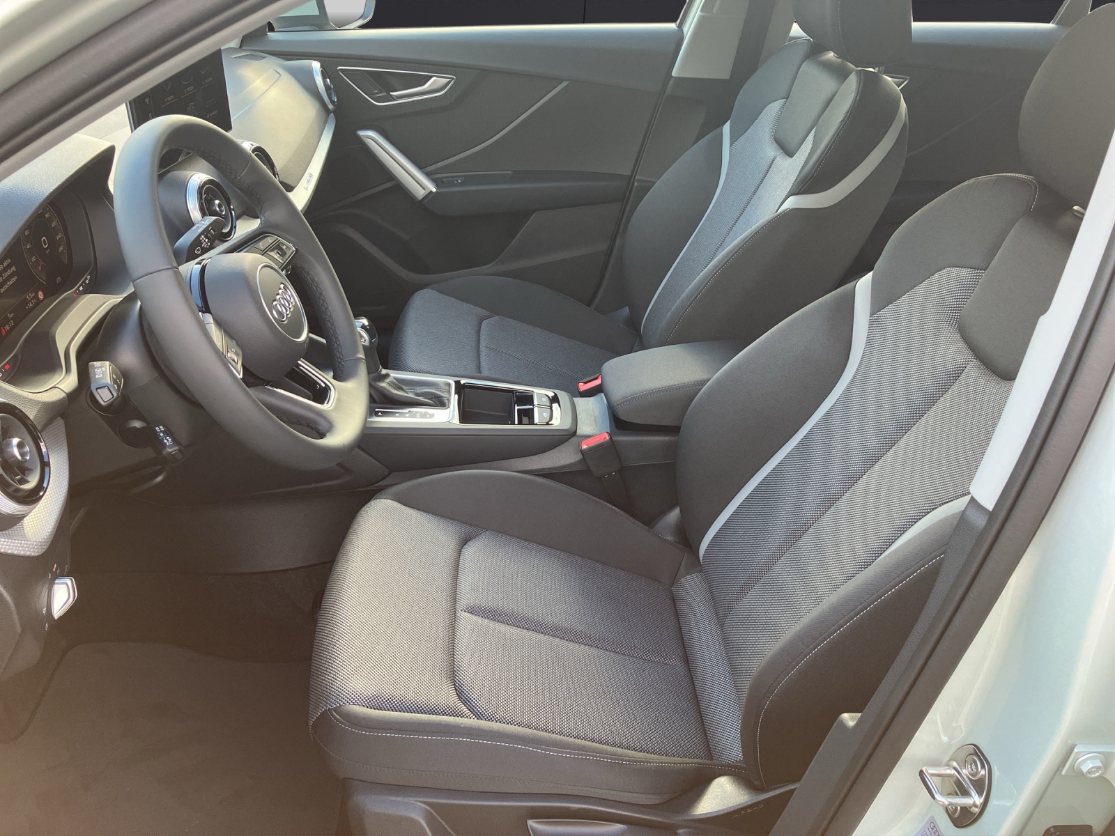 Fahrzeugabbildung Audi Q2 35 TFSI advanced, MatrixLED, virtual cockpit plus
