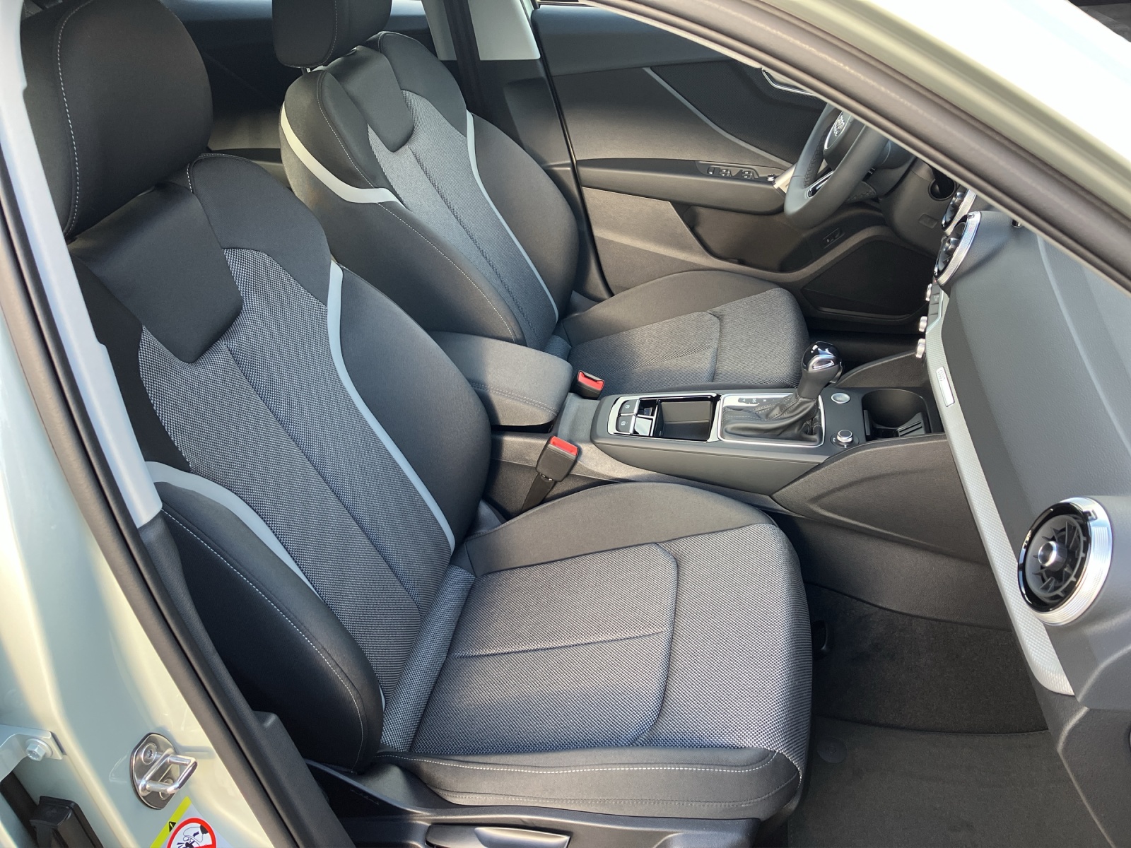 Fahrzeugabbildung Audi Q2 35 TFSI advanced, MatrixLED, virtual cockpit plus