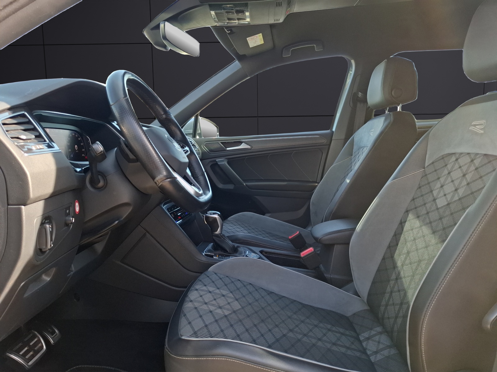 Fahrzeugabbildung Volkswagen Tiguan Allspace TDI R-Line DSG 4M Matrix AHK Navi AID ACC RFK SH 19