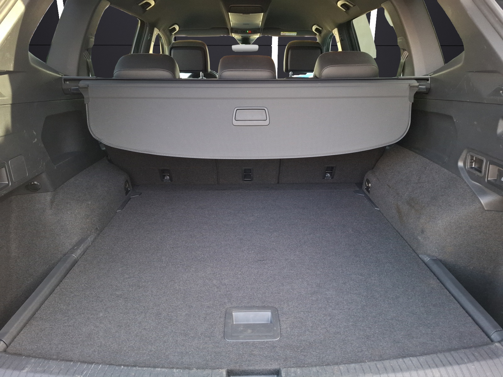 Fahrzeugabbildung Volkswagen Tiguan Allspace TDI R-Line DSG 4M Matrix AHK Navi AID ACC RFK SH 19